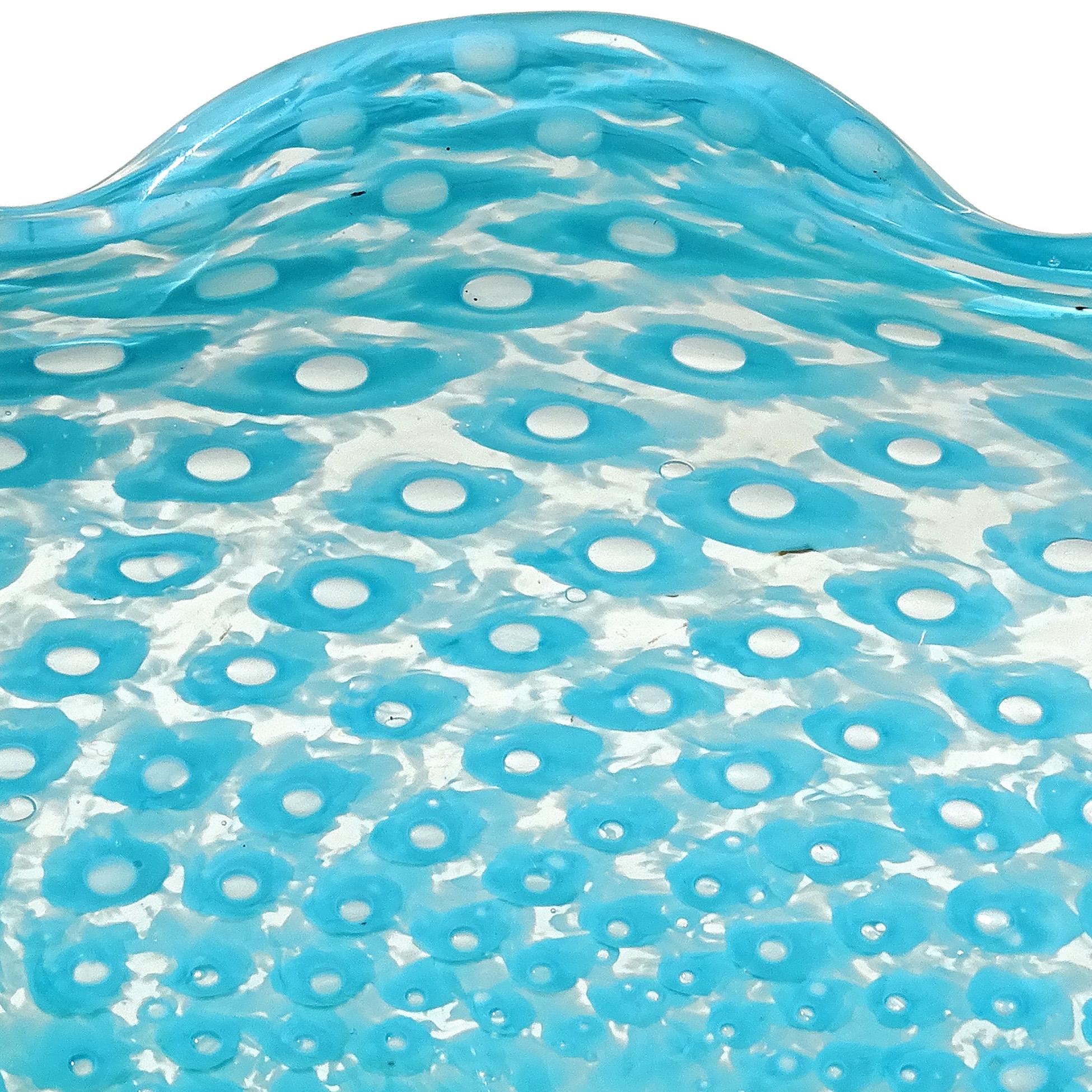 Murano Fratelli Toso Himmelblau Grün Blasen Italienische Kunst Glas Centerpiece Schale (20. Jahrhundert) im Angebot