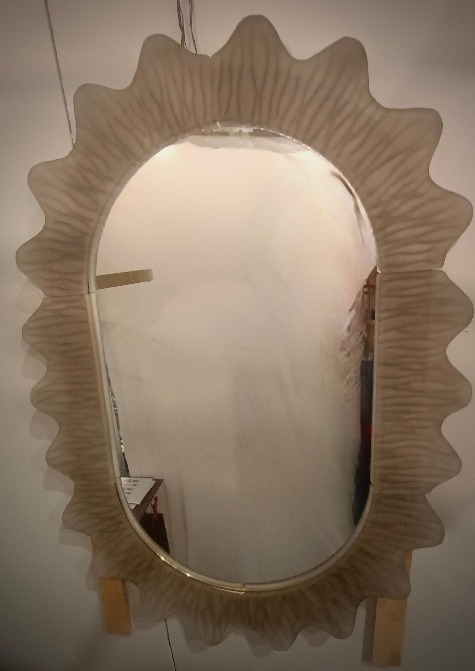 Mid-Century Modern Console / miroir mural italien en verre d'art de Murano Fume et laiton, 2020 en vente