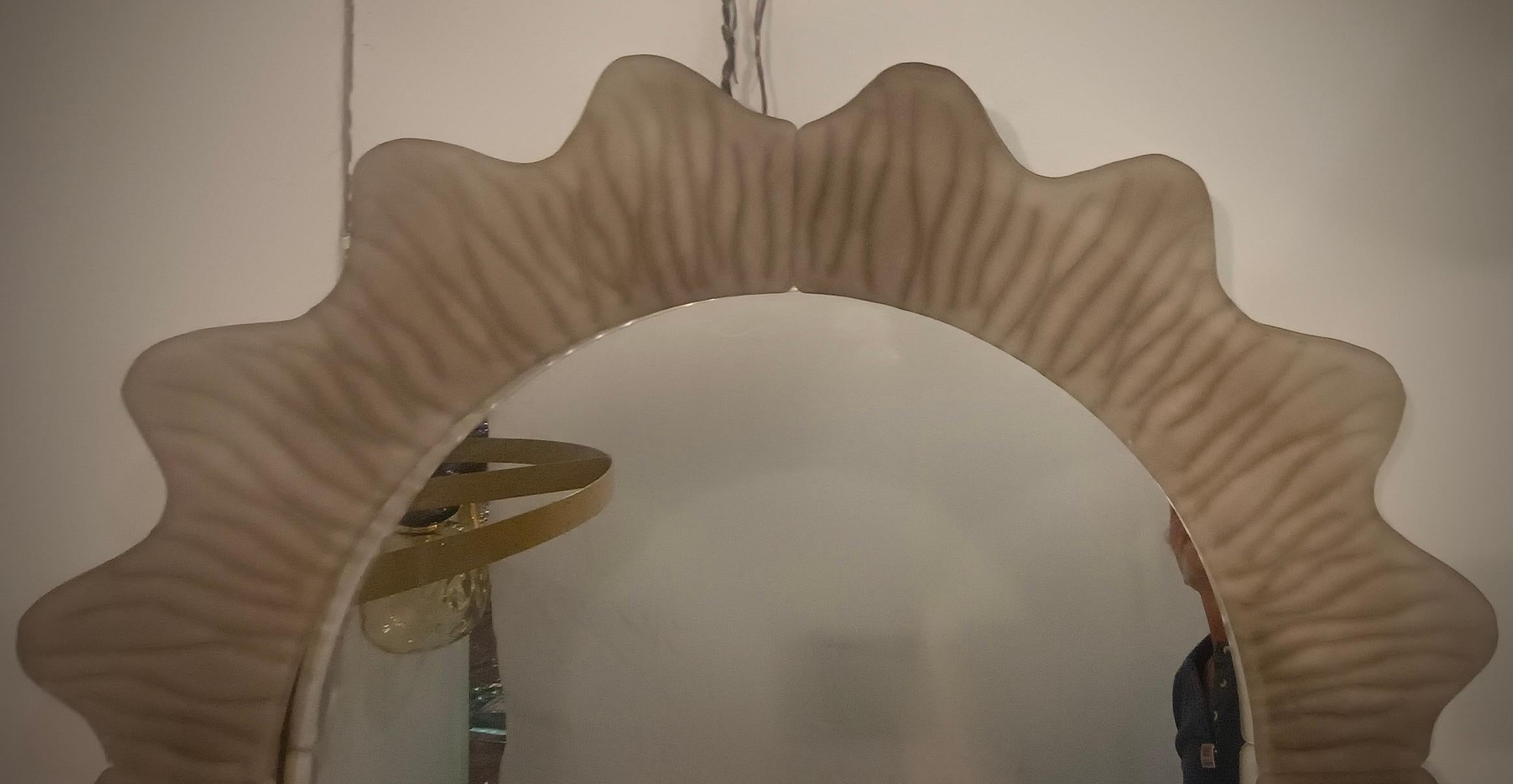 Console / miroir mural italien en verre d'art de Murano Fume et laiton, 2020 en vente 1