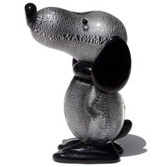 Escultura de perro Snoopy en vidrio artístico italiano Murano Gambaro Poggi Motas de plata negra