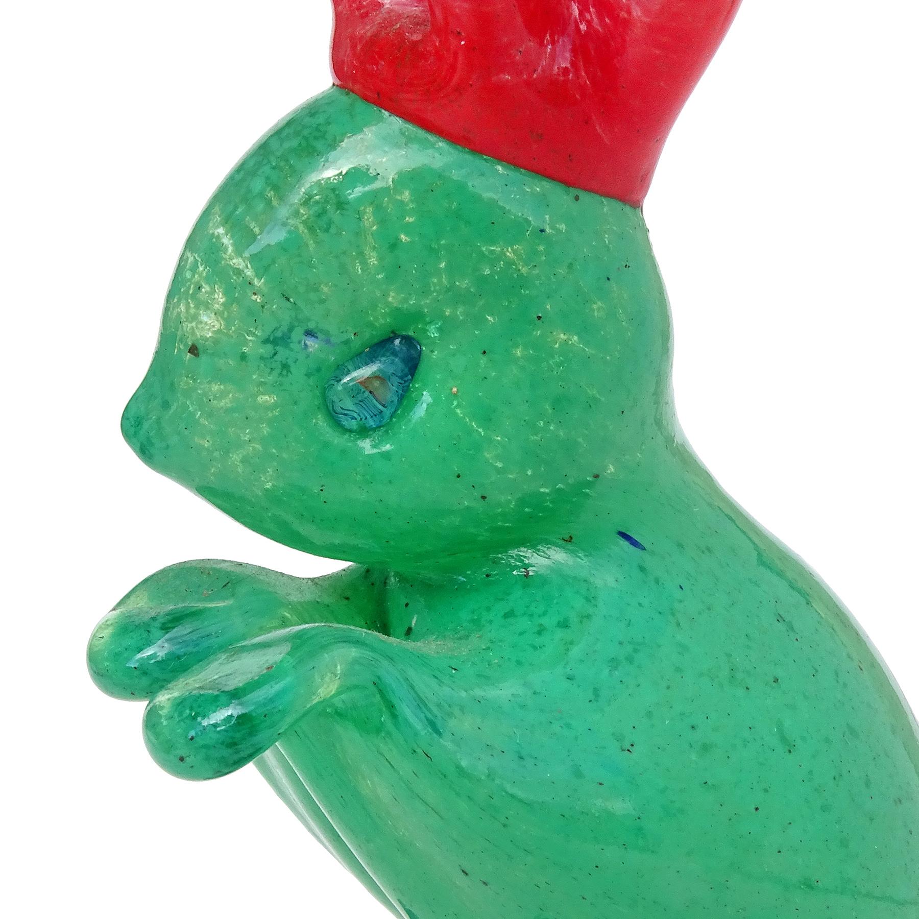 Beautiful vintage Murano hand green, red, and blue Italian art glass bunny rabbit figurine / sculpture. The piece is documented to the Gambaro & Poggi company, with an original 
