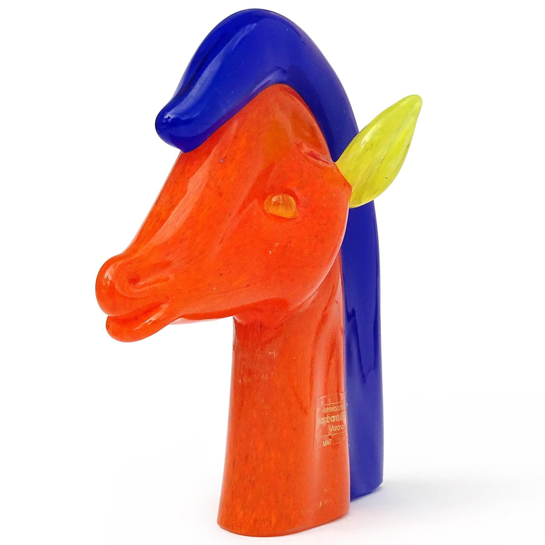 Vintage Murano soufflé à la main en verre d'art italien orange vif jaune et bleu tête de cheval figurine / sculpture. La pièce est documentée comme provenant de la société Gambaro & Poggi, avec un original 