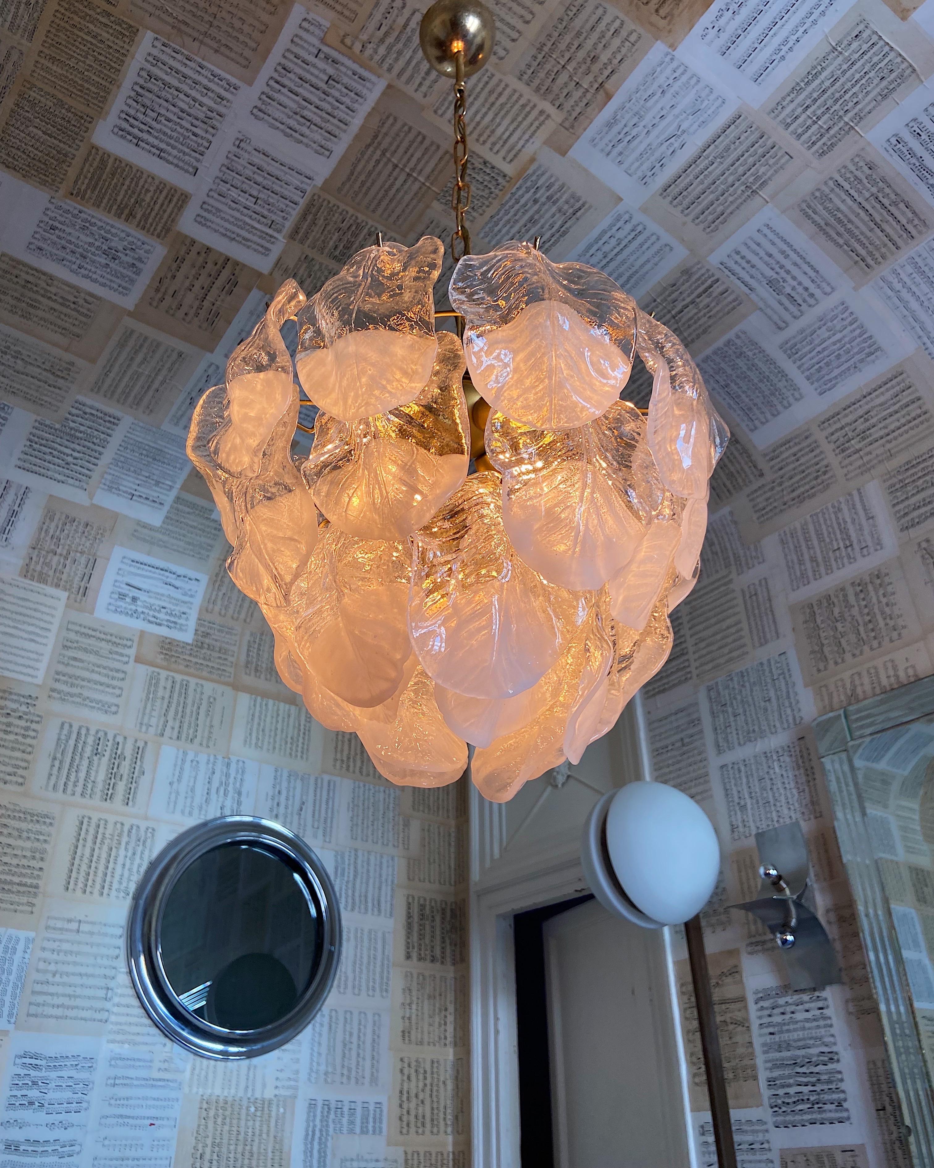 Stunning chandelier with handmade Murano glass. 
The artichoke shaped light consist of 28 bicolored leaf shaped glasses.
Beautifully crafted and emits a stunning light.
5 E27 Light bulbs 

Details
Designer: Mazzega 
Creator: Mazzega,