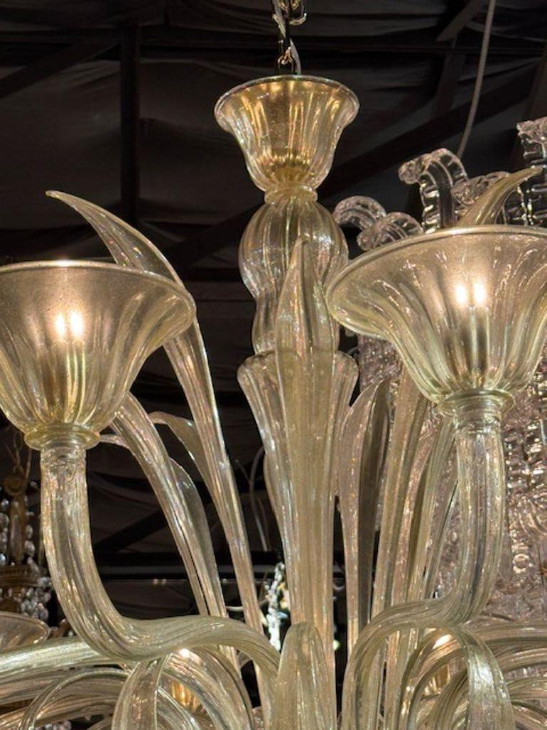 XXI secolo e contemporaneo Lampadario a 12 luci con foglie in vetro di Murano in vendita