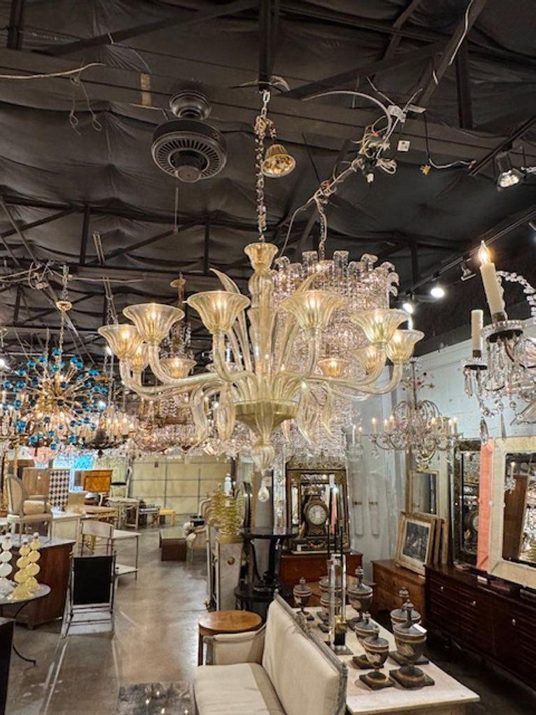 Lampadario a 12 luci con foglie in vetro di Murano in vendita 1