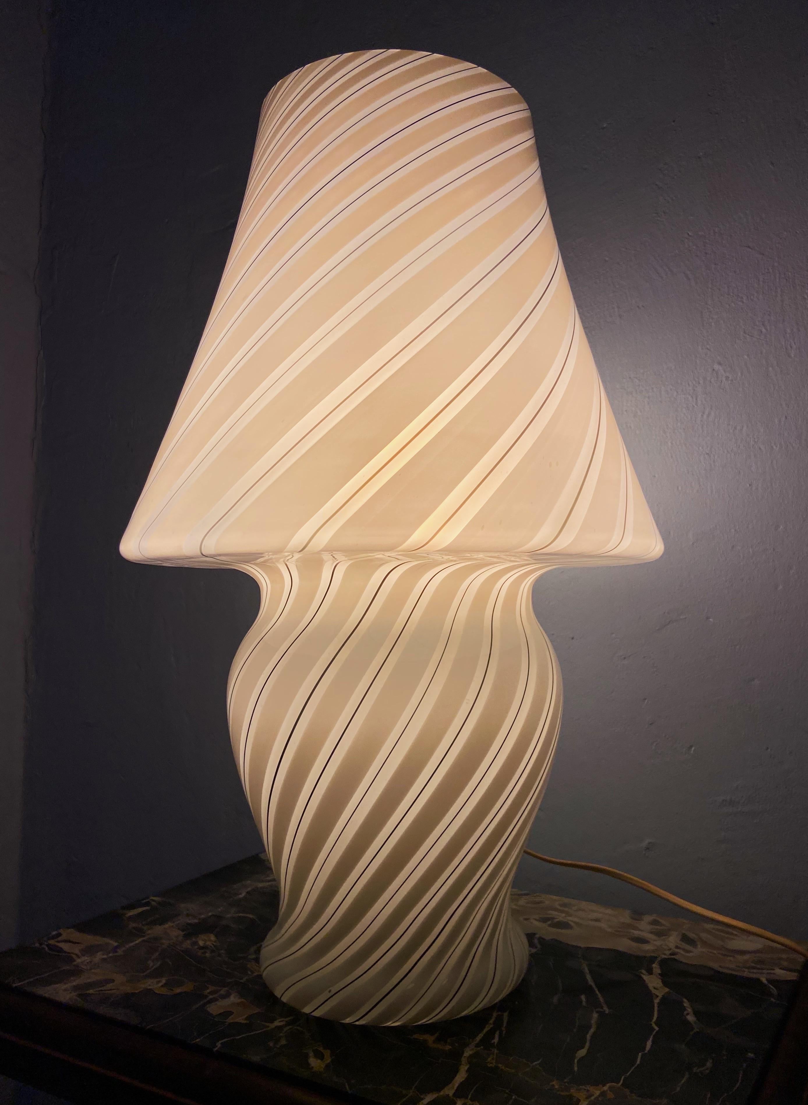 Lampe de table champignon en verre de Murano des années 1970 en vente 2