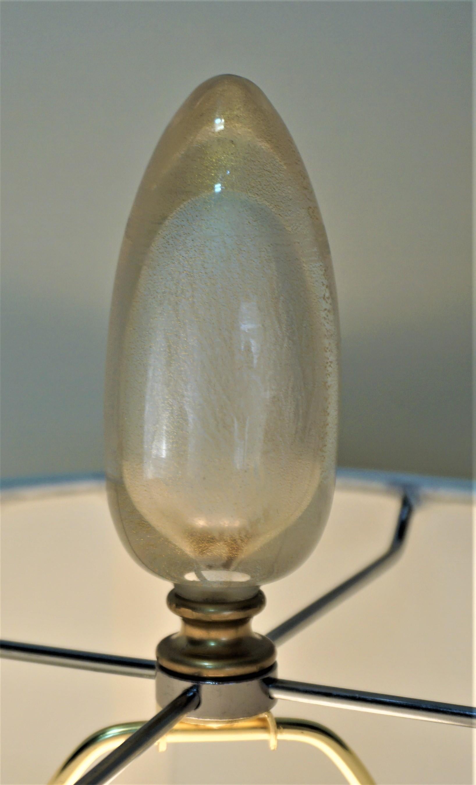 italien Lampe de bureau en verre de Murano des années 1970 en vente