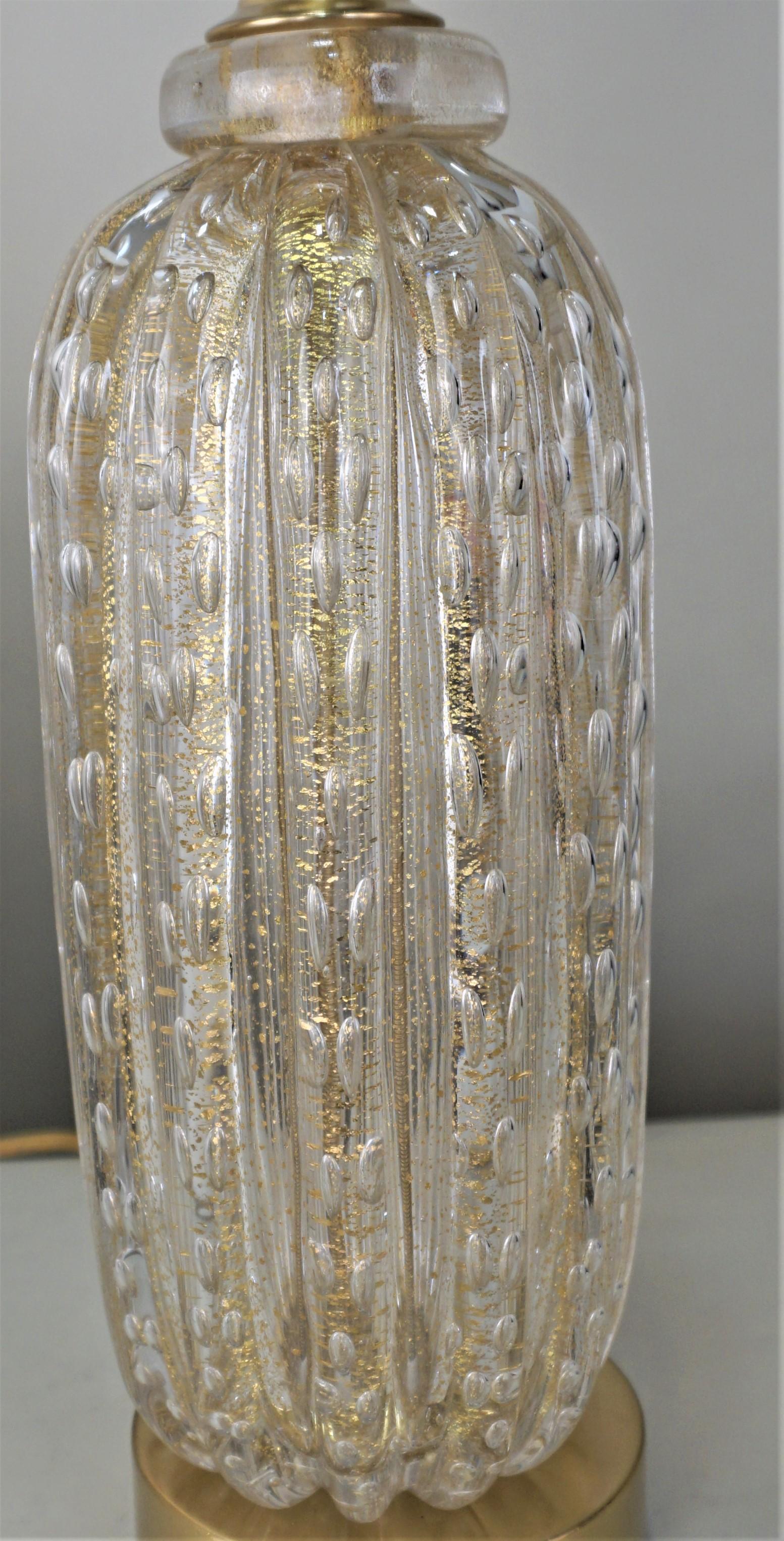 Laiton Lampe de bureau en verre de Murano des années 1970 en vente