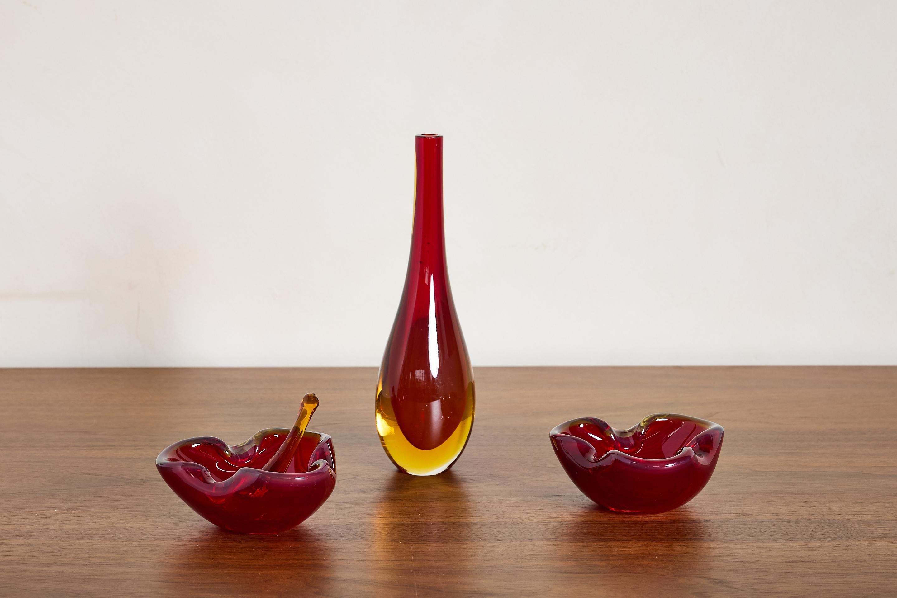 Flavio Poli a attribué des objets en verre -  produit par Seguso, Murano 
Italie, années 1960

Vase en verre immergé 