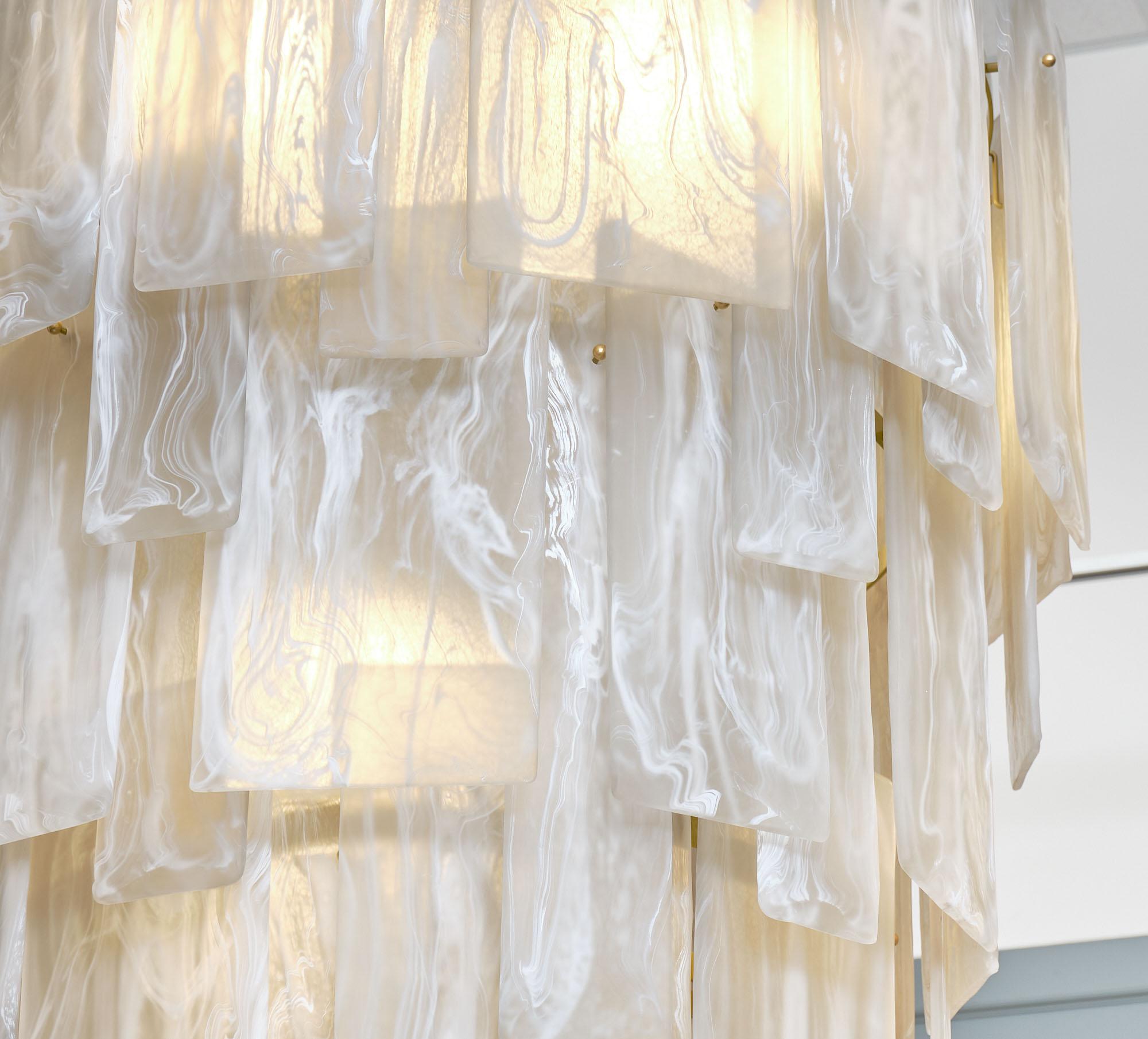 Italiano Lampadario in vetro di Murano in alabastro in vendita