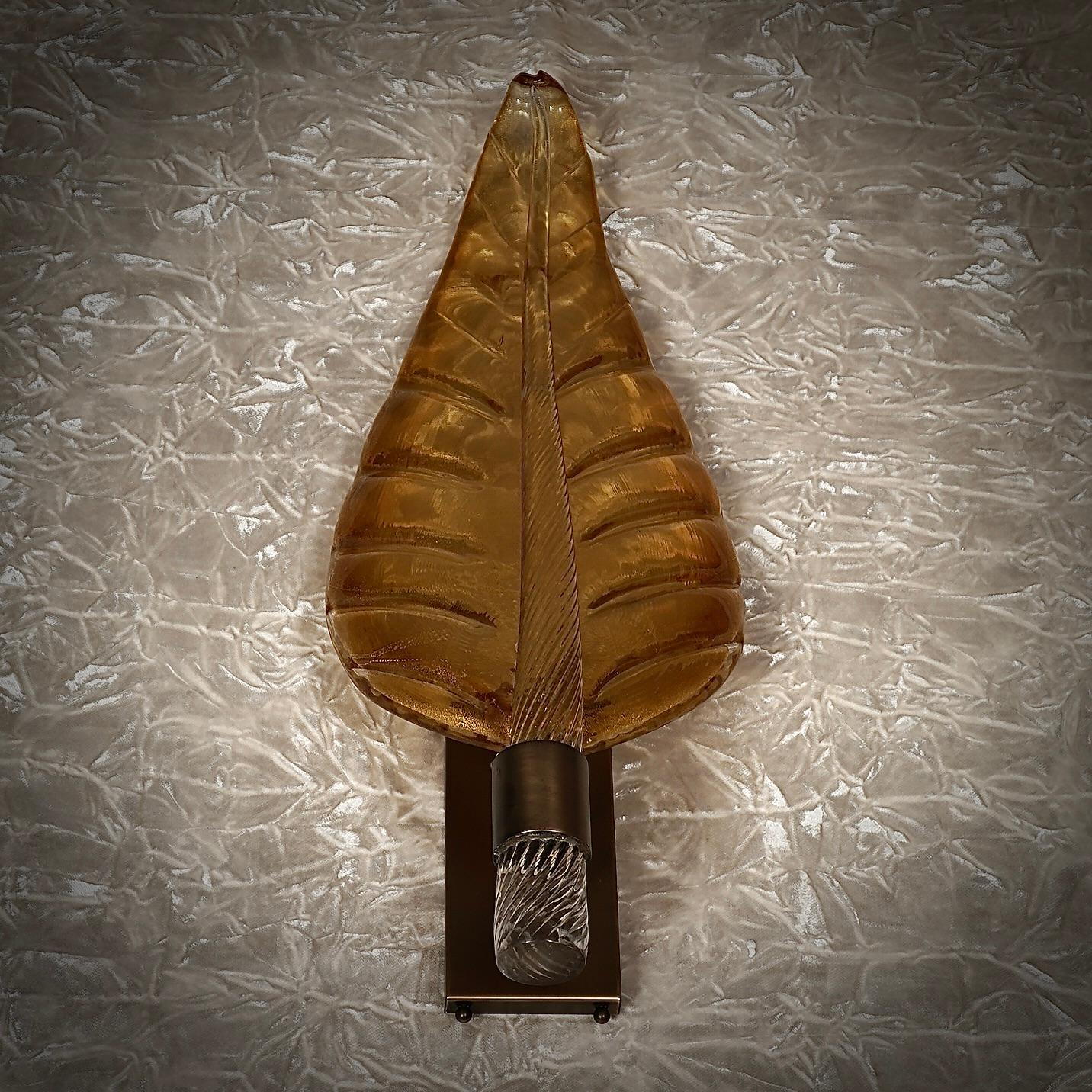 Lámpara de pared y apliques de cristal de Murano color ámbar, 1980 en Bueno estado para la venta en Rome, IT