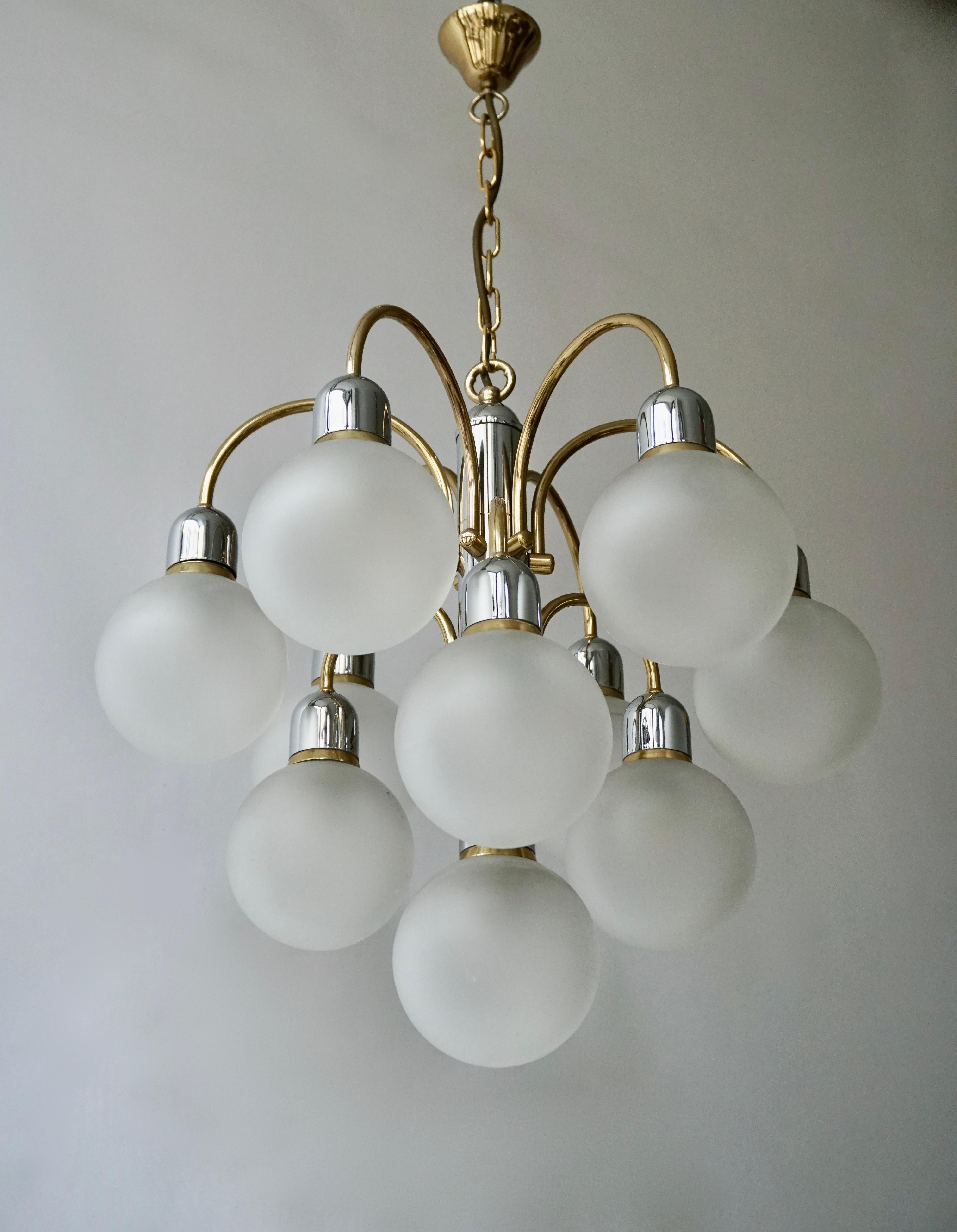 Murano Glass and Brass Chandelier In Good Condition For Sale In Antwerp, BE