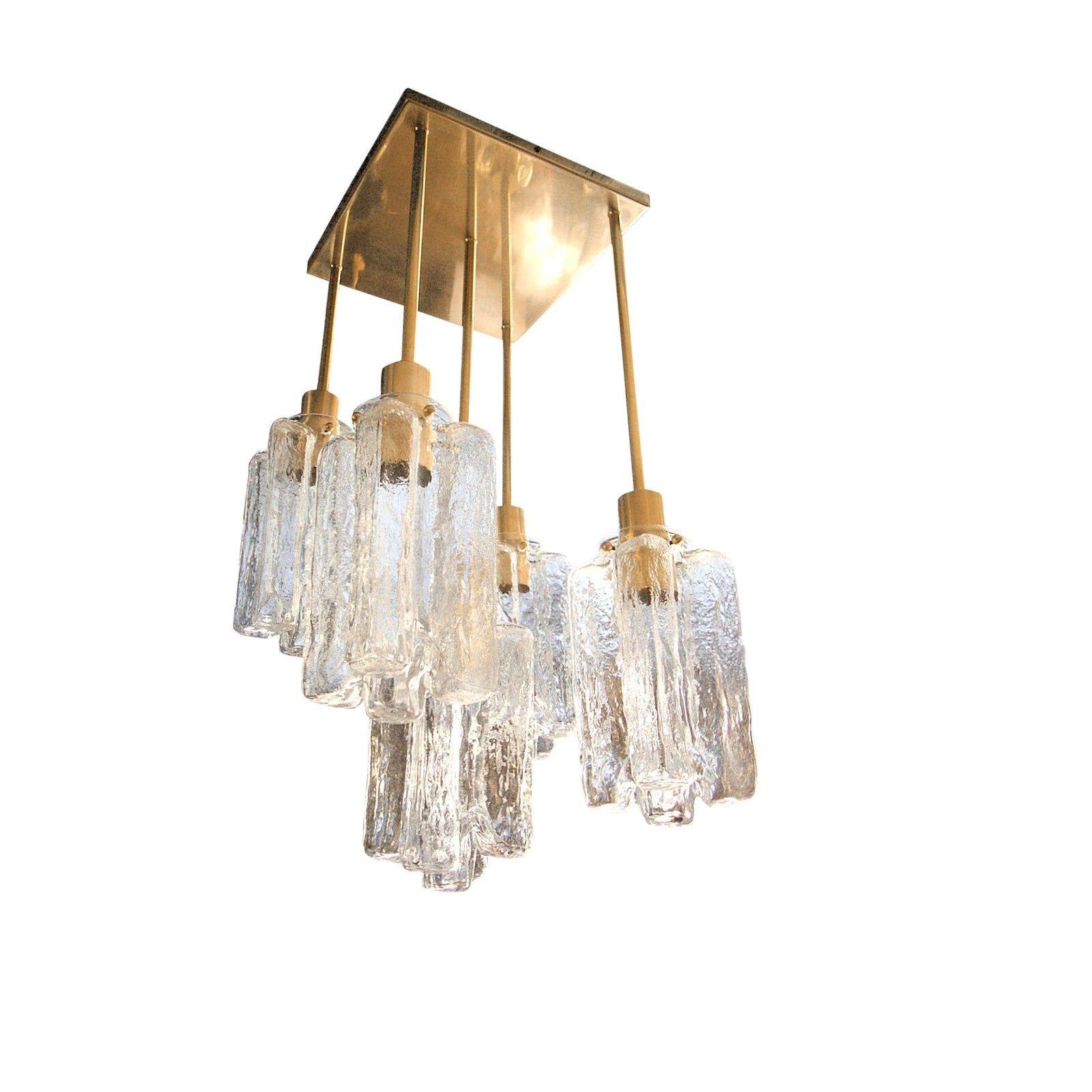 Mid Century Modern brass square flush mount chandelier, by Kalmar Austria 1960s.

The Murano glasses were made in Italy.

Handmade clear and textured Murano glass shades and polished brass mounts, flush mount ceiling light,

The brass ceiling plate