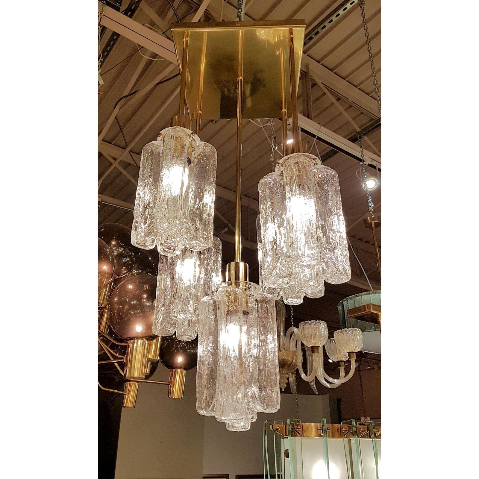 Mid-20th Century Murano glass and brass chandelier, Kalmar For Sale
