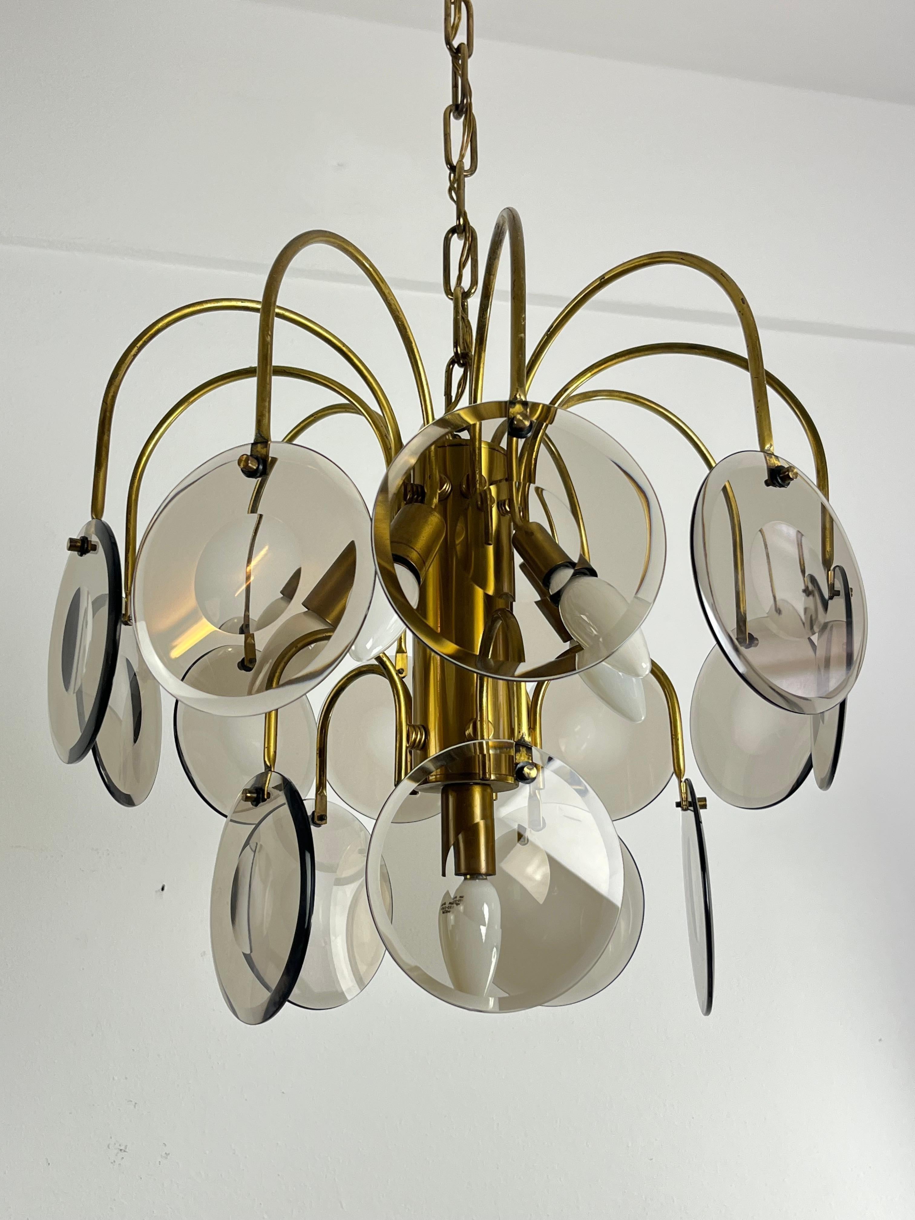 Murano Glass And Brass Chandelier Vistosi design 6-lights 1970s In Good Condition For Sale In Palermo, IT