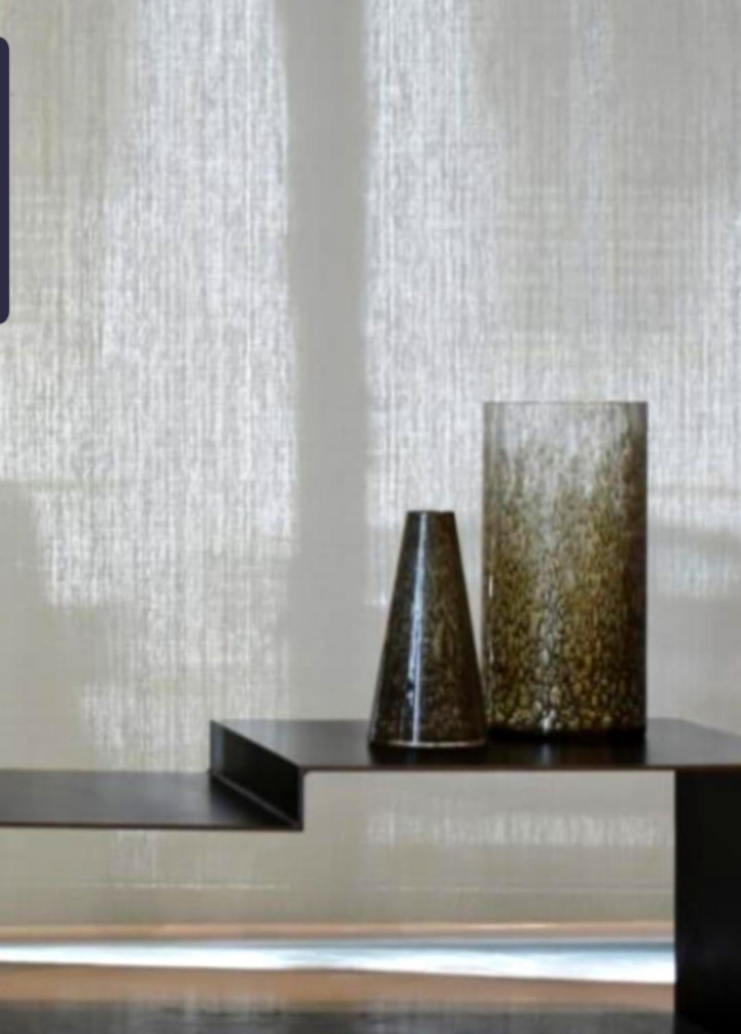 Jarrón cilíndrico de cristal de Murano y latón Otro en venta
