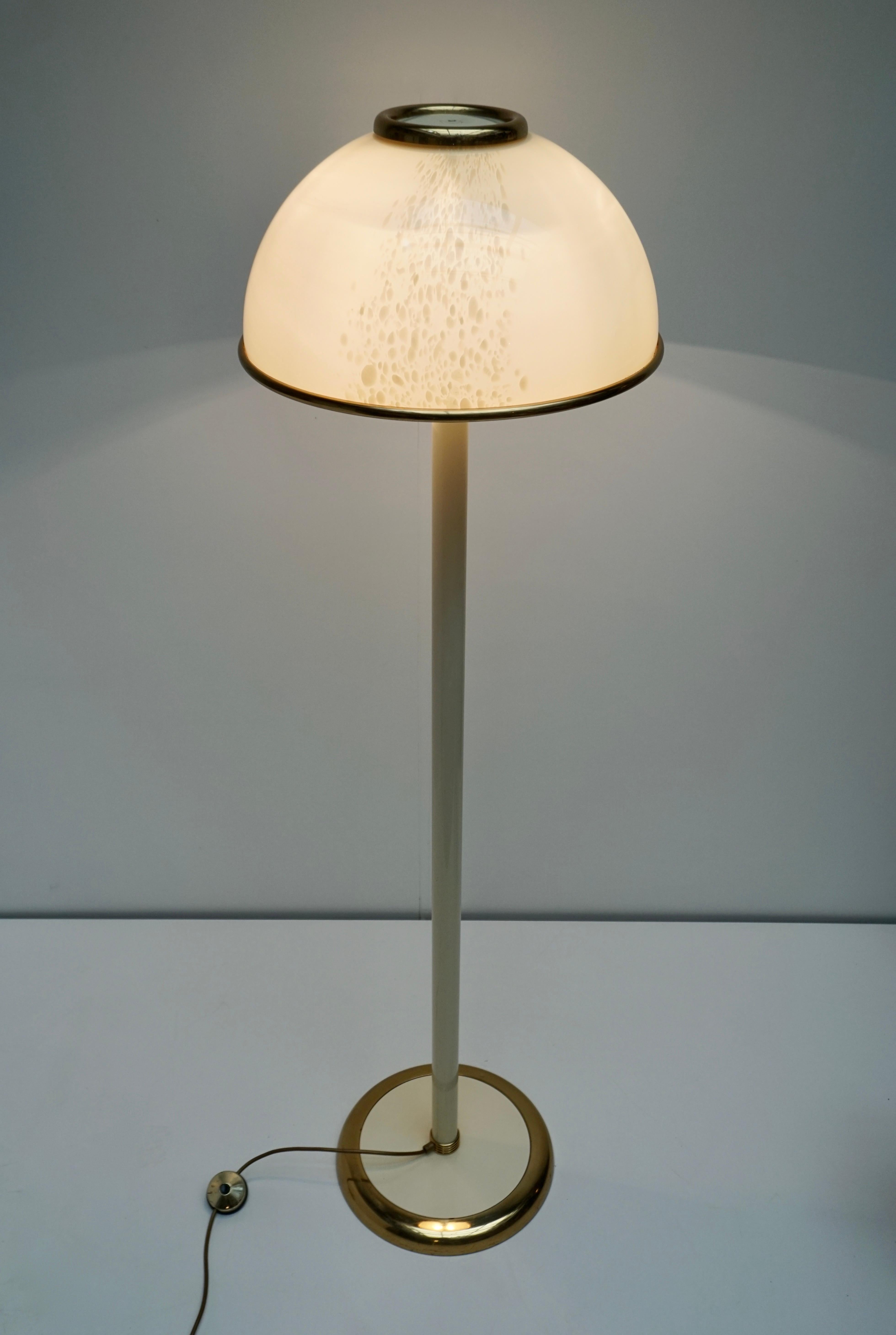 Hollywood Regency 1970s Italian Floor Lamp in Brass and Artistic Murano Glass by F. Fabbian