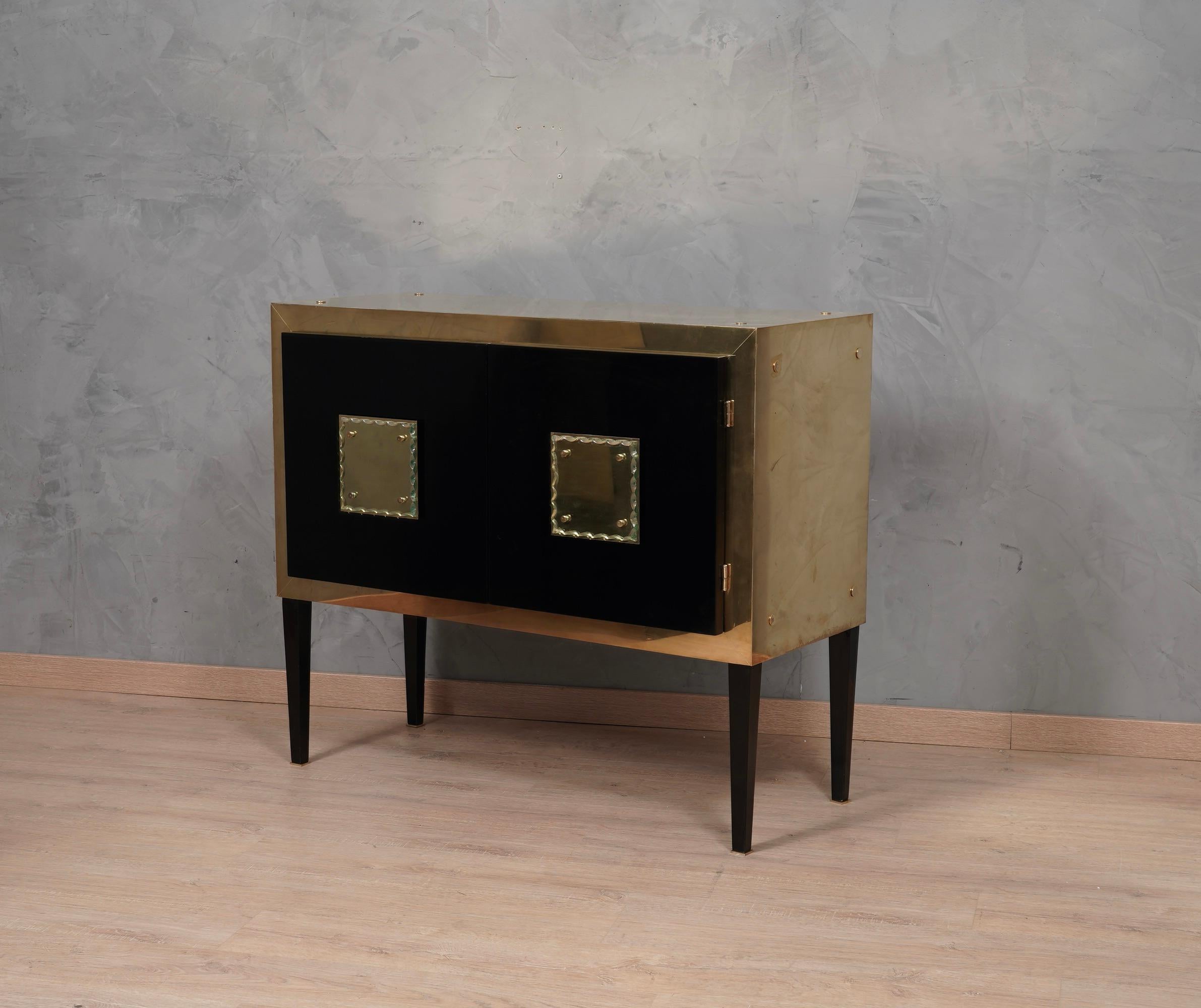 Fin du 20e siècle Murano Glass and Brass Mid-Century Sideboard, 1980 en vente