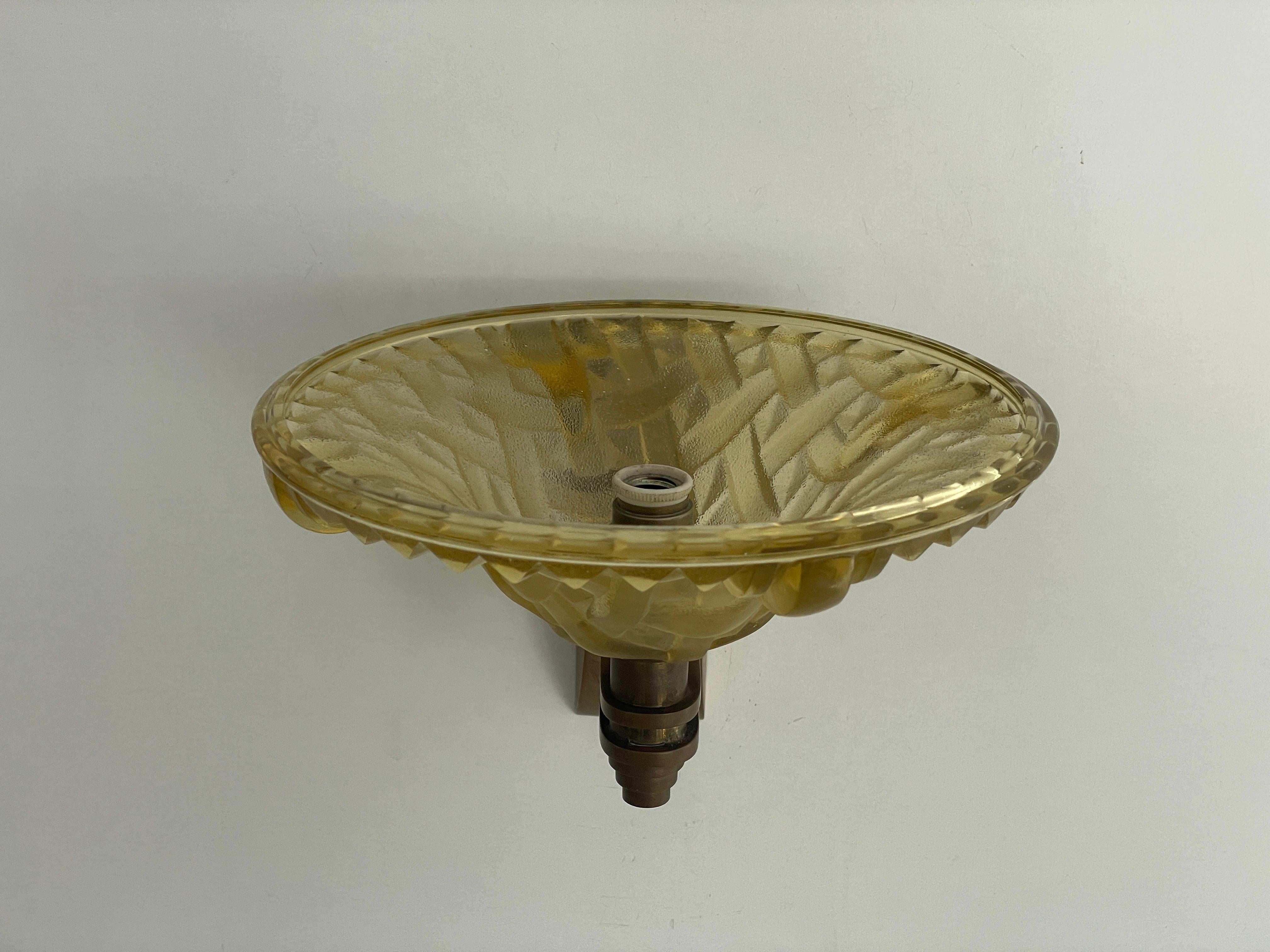 Pareja de candelabros de cristal de Murano y latón, años 50, Italia en Excelente estado para la venta en Hagenbach, DE
