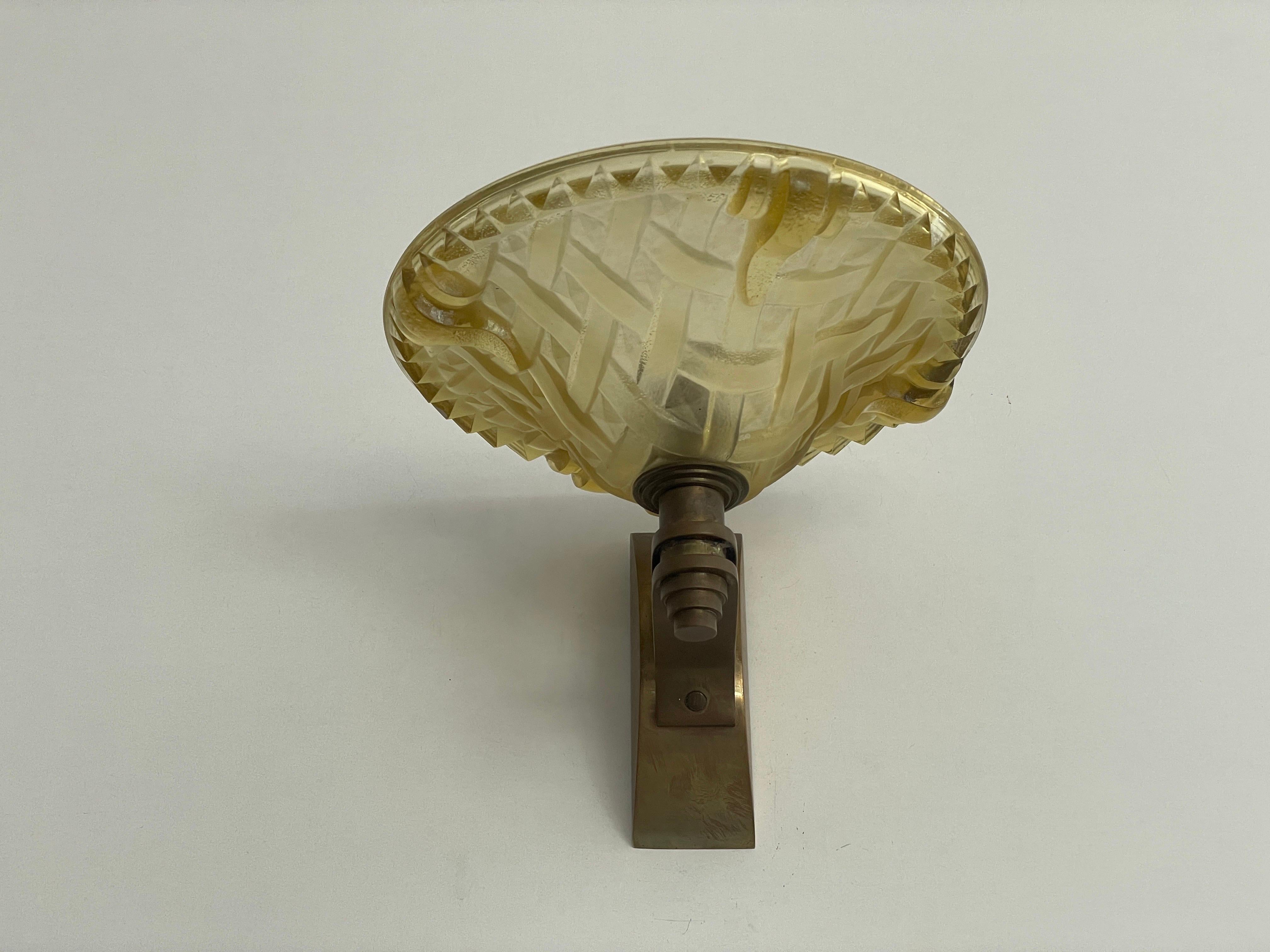 Pareja de candelabros de cristal de Murano y latón, años 50, Italia mediados del siglo XX en venta