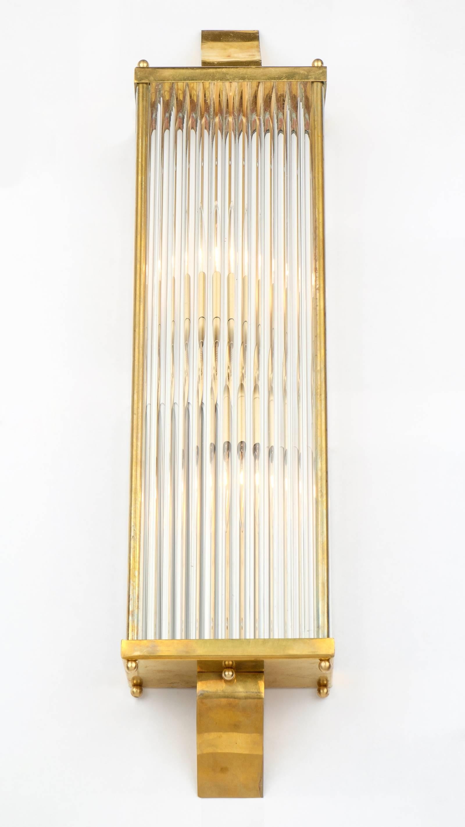 Pareja de apliques de cristal de Murano y latón en venta 3