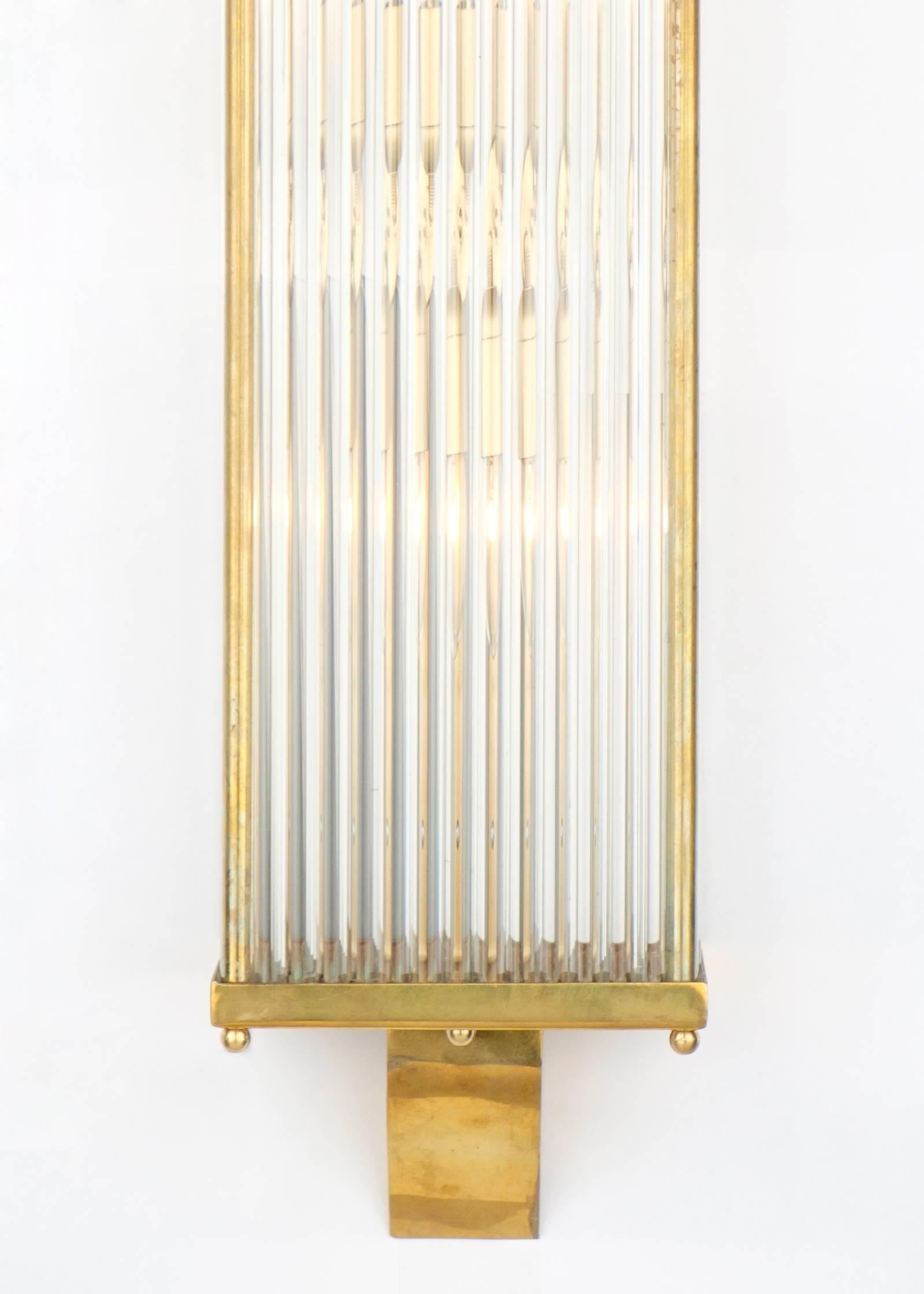 Pareja de apliques de cristal de Murano y latón Siglo XXI y contemporáneo en venta