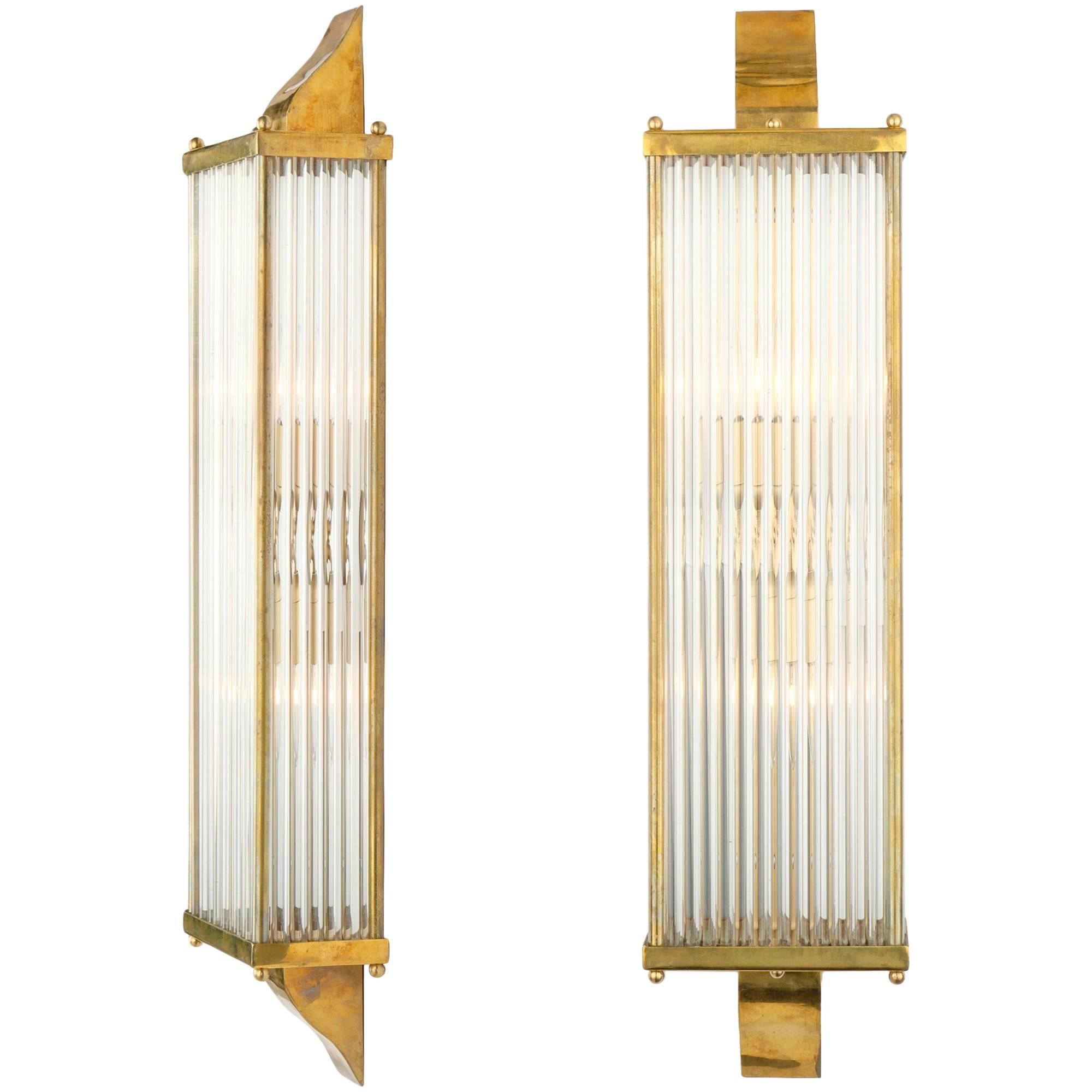 Pareja de apliques de cristal de Murano y latón