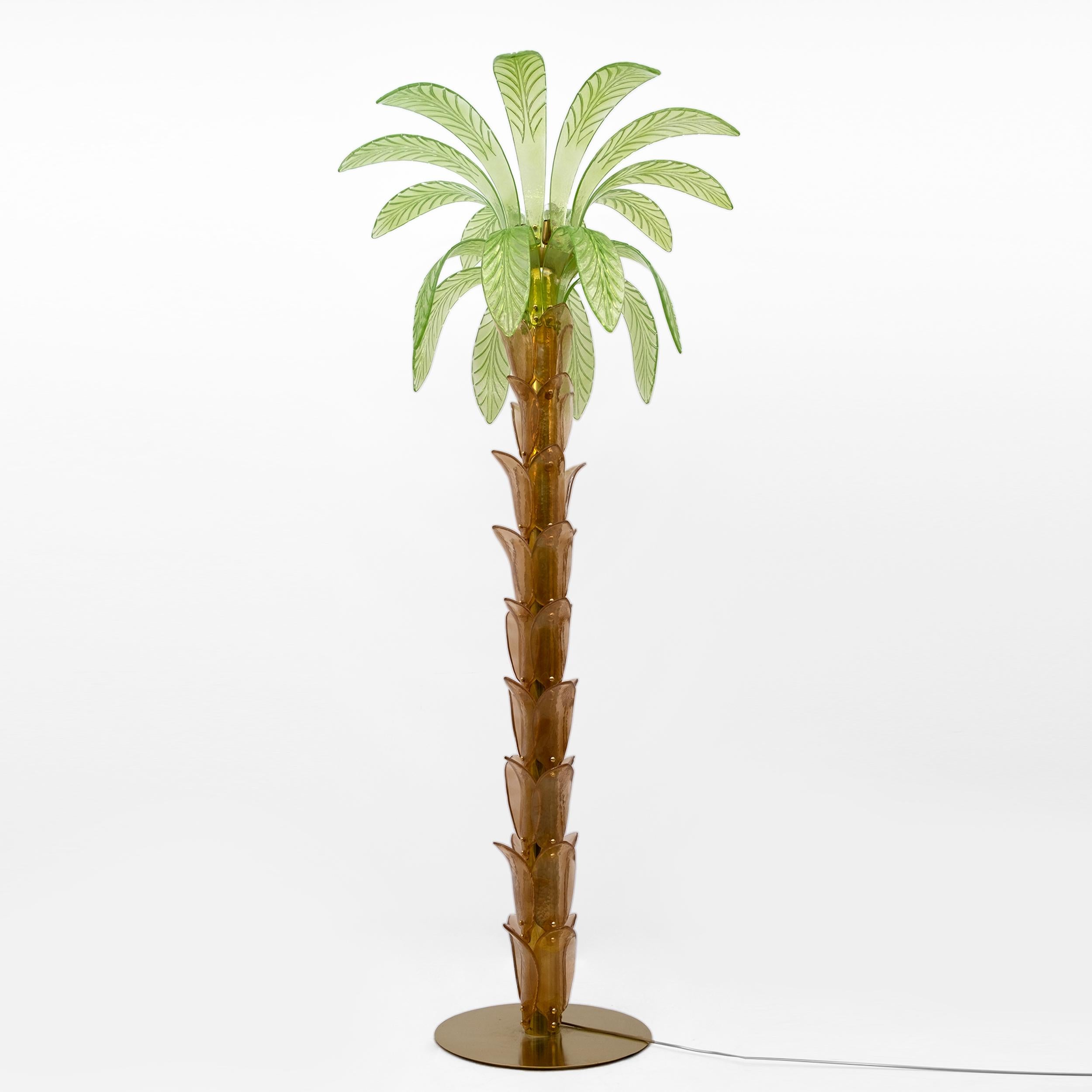 Murano Glass and Brass Palm Tree Floor Lamp, 1970s In condizioni buone in vendita a Puglia, Puglia