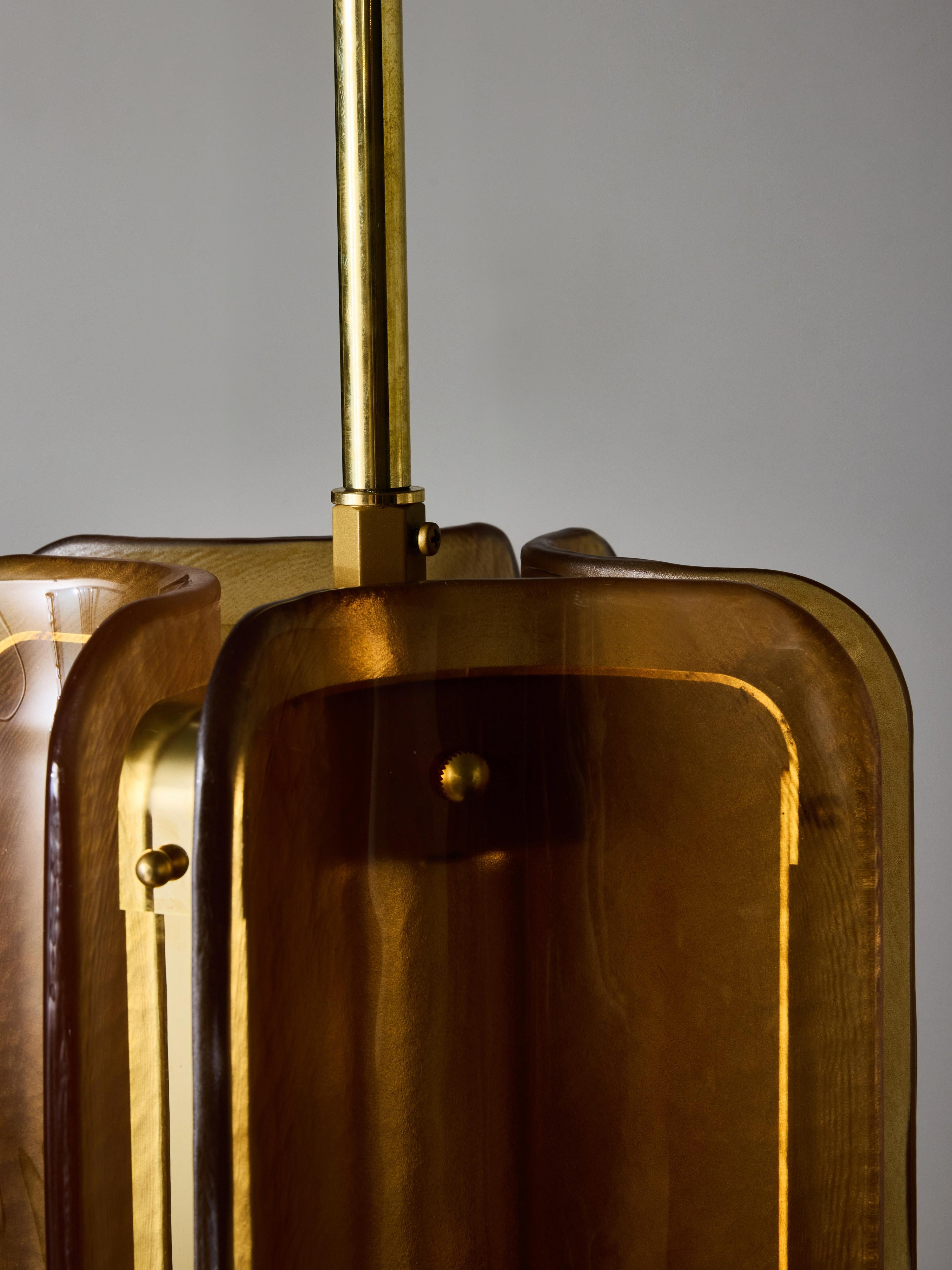 Italiano Ciondolo in vetro di Murano e ottone di colore arancione in vendita