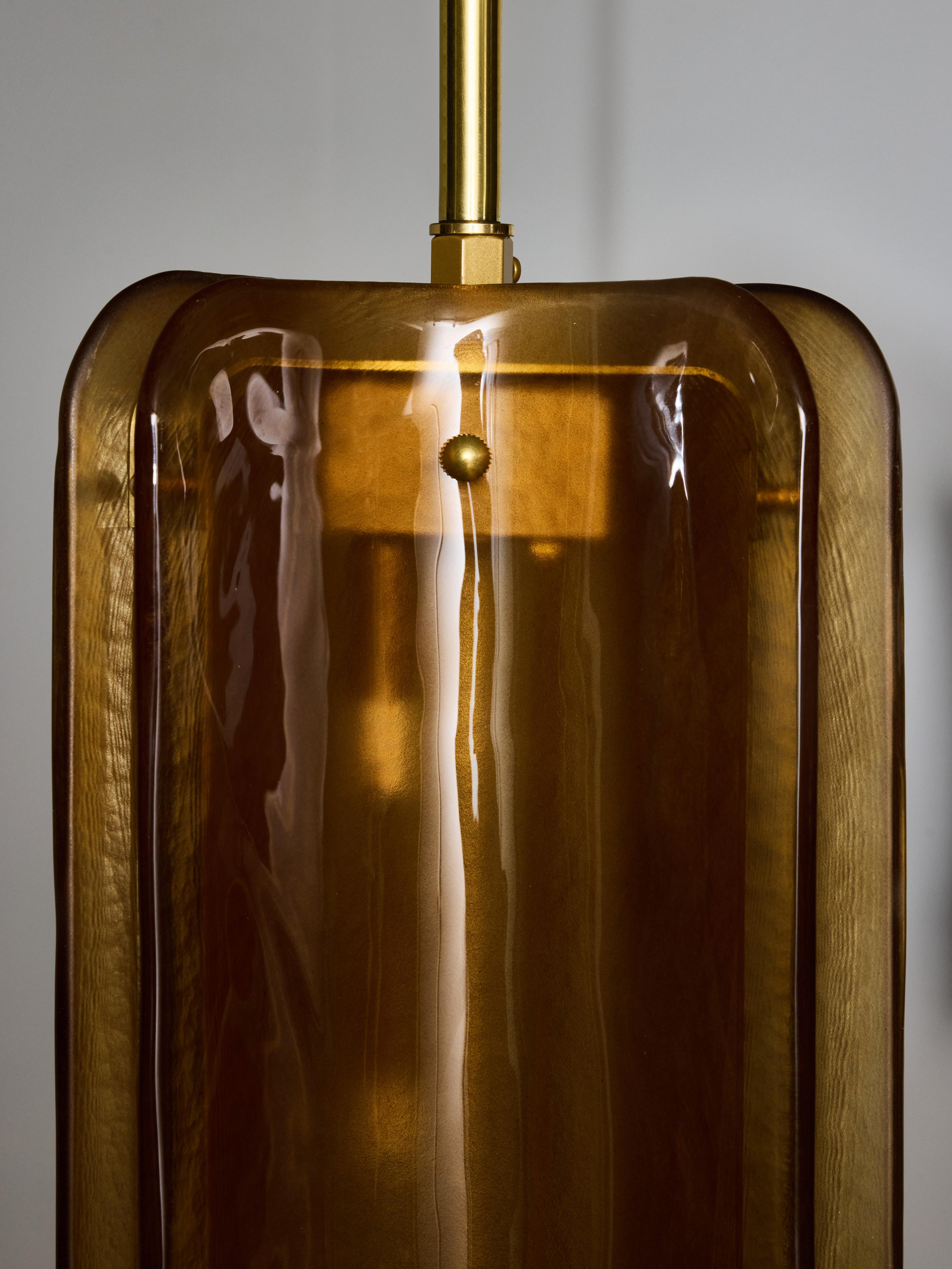 Ciondolo in vetro di Murano e ottone di colore arancione in vendita 1