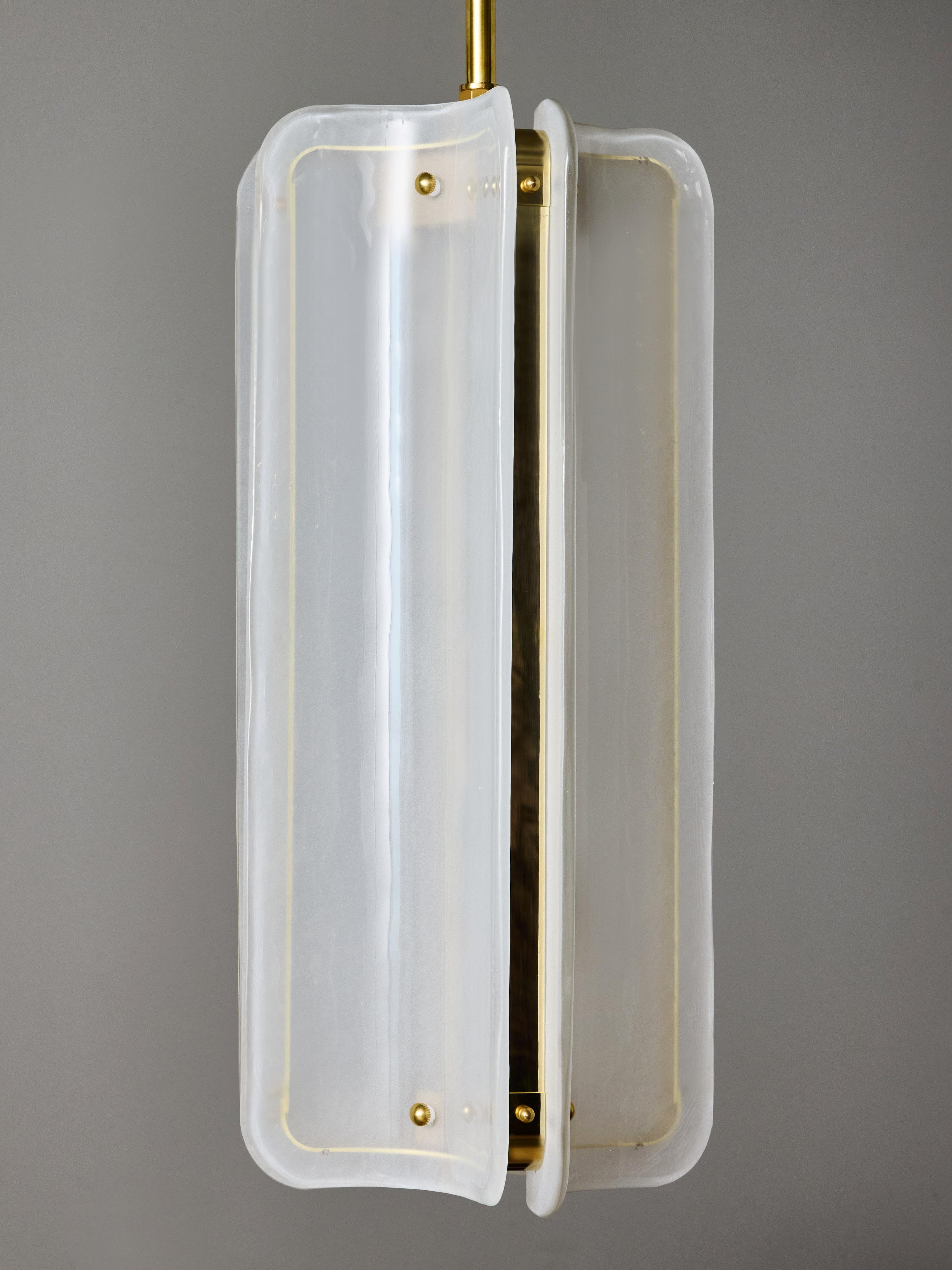 Ciondolo in vetro di Murano e ottone di colore bianco In condizioni Nuovo in vendita a Saint-Ouen, IDF