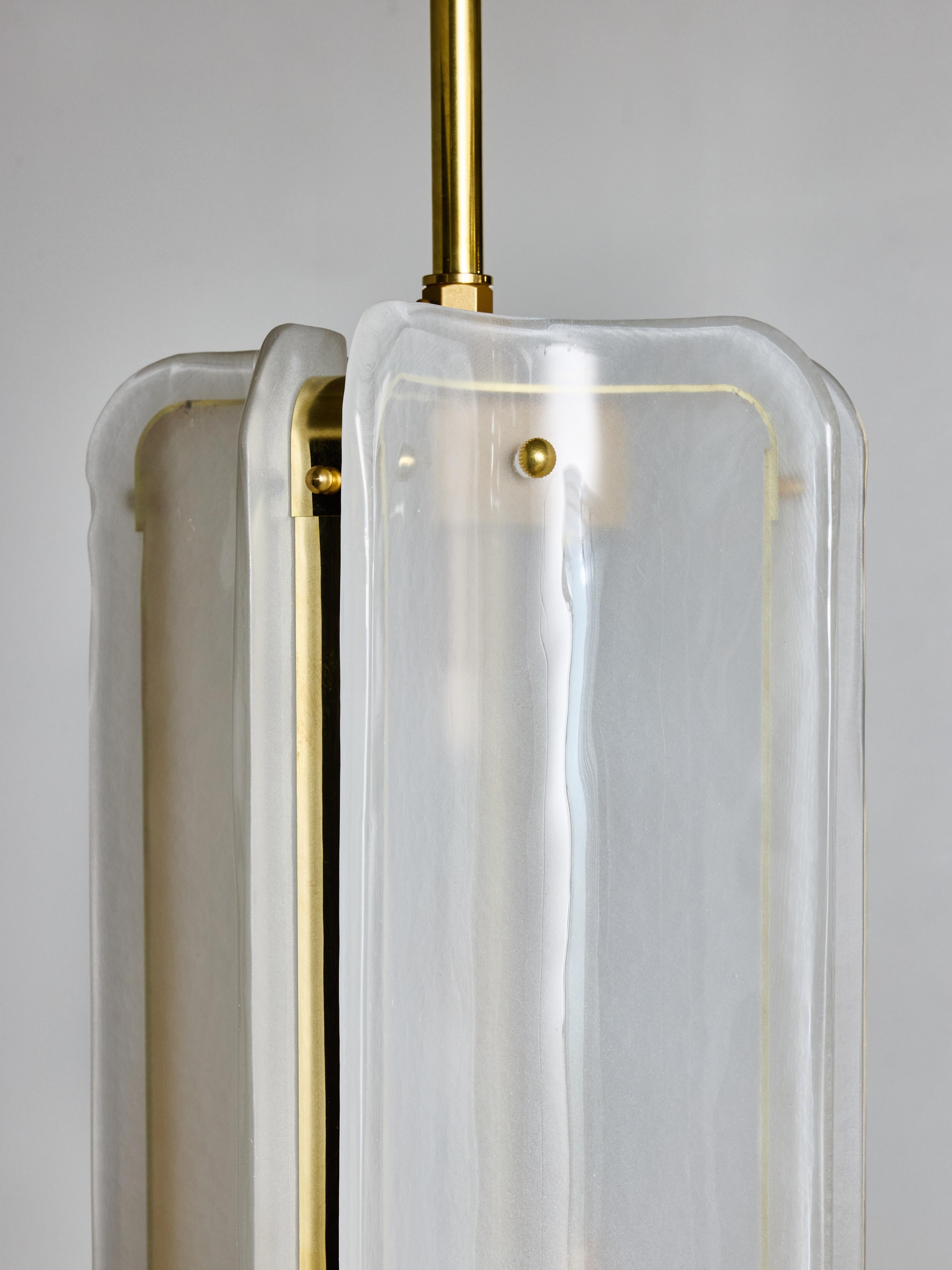 Ciondolo in vetro di Murano e ottone di colore bianco in vendita 1