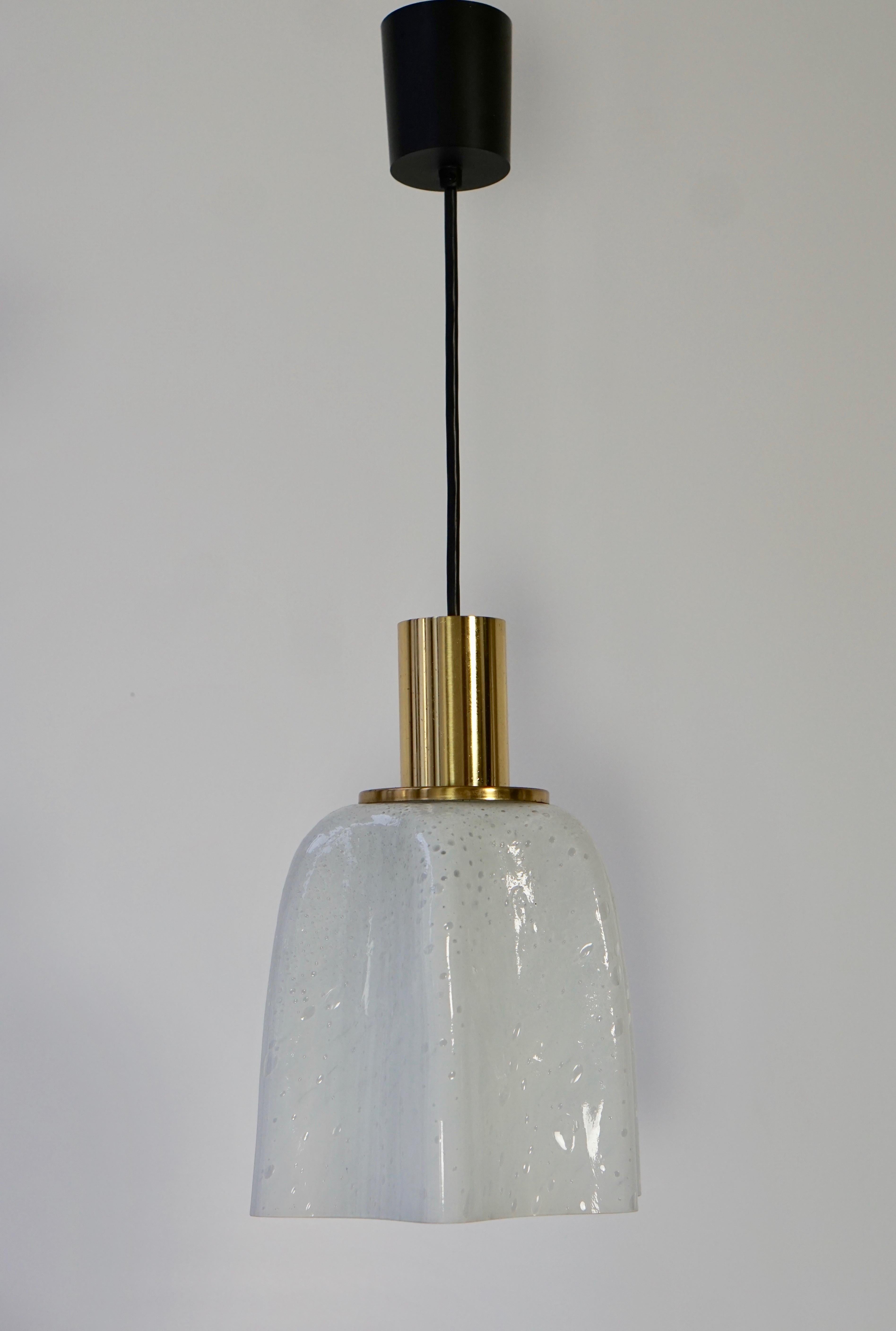 Murano Glass and Brass Pendant Light (Moderne der Mitte des Jahrhunderts)