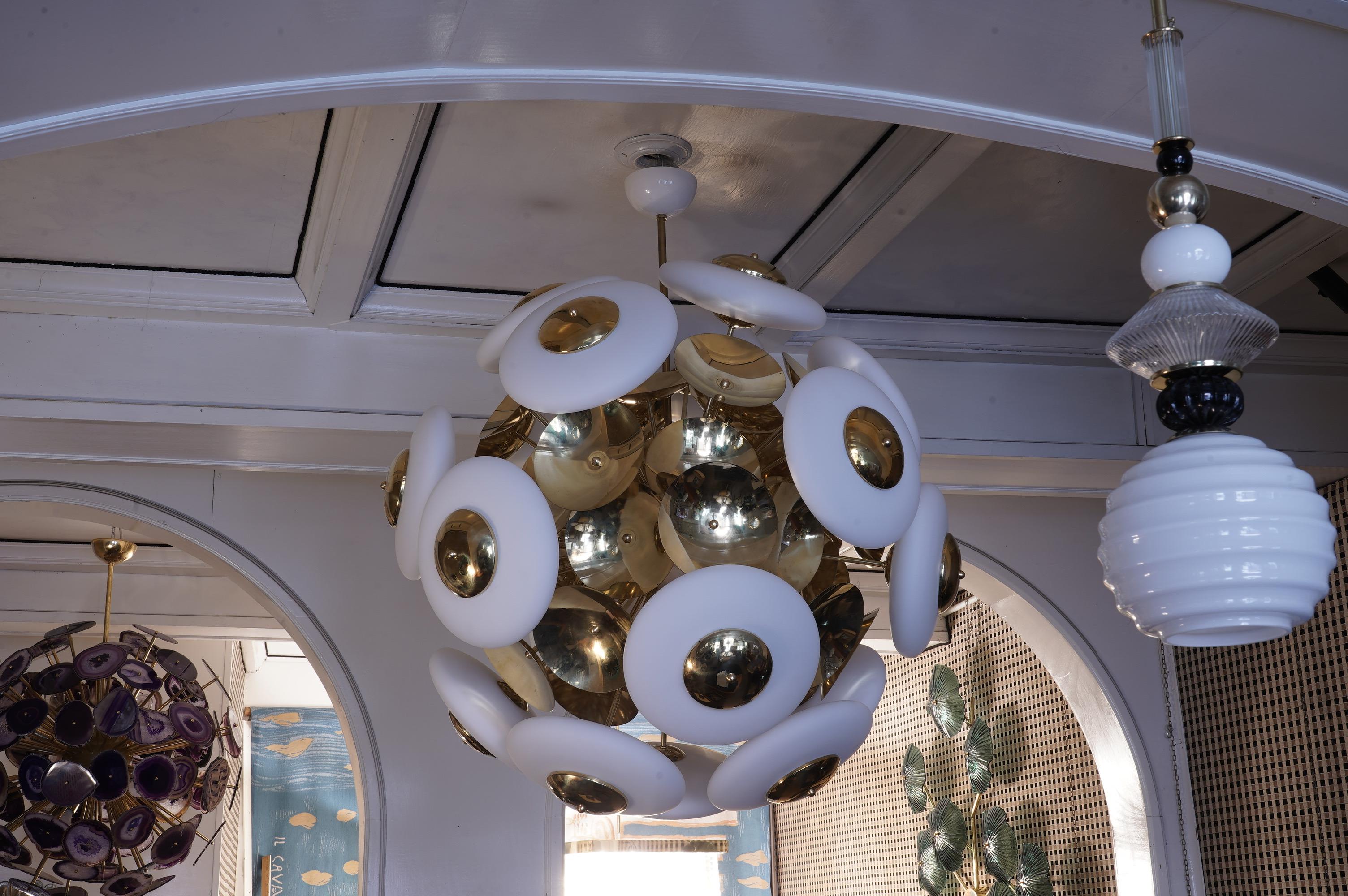 Murano Glass and Brass Round Midcentury Chandeliers, 1970 In Good Condition For Sale In Rome, IT
