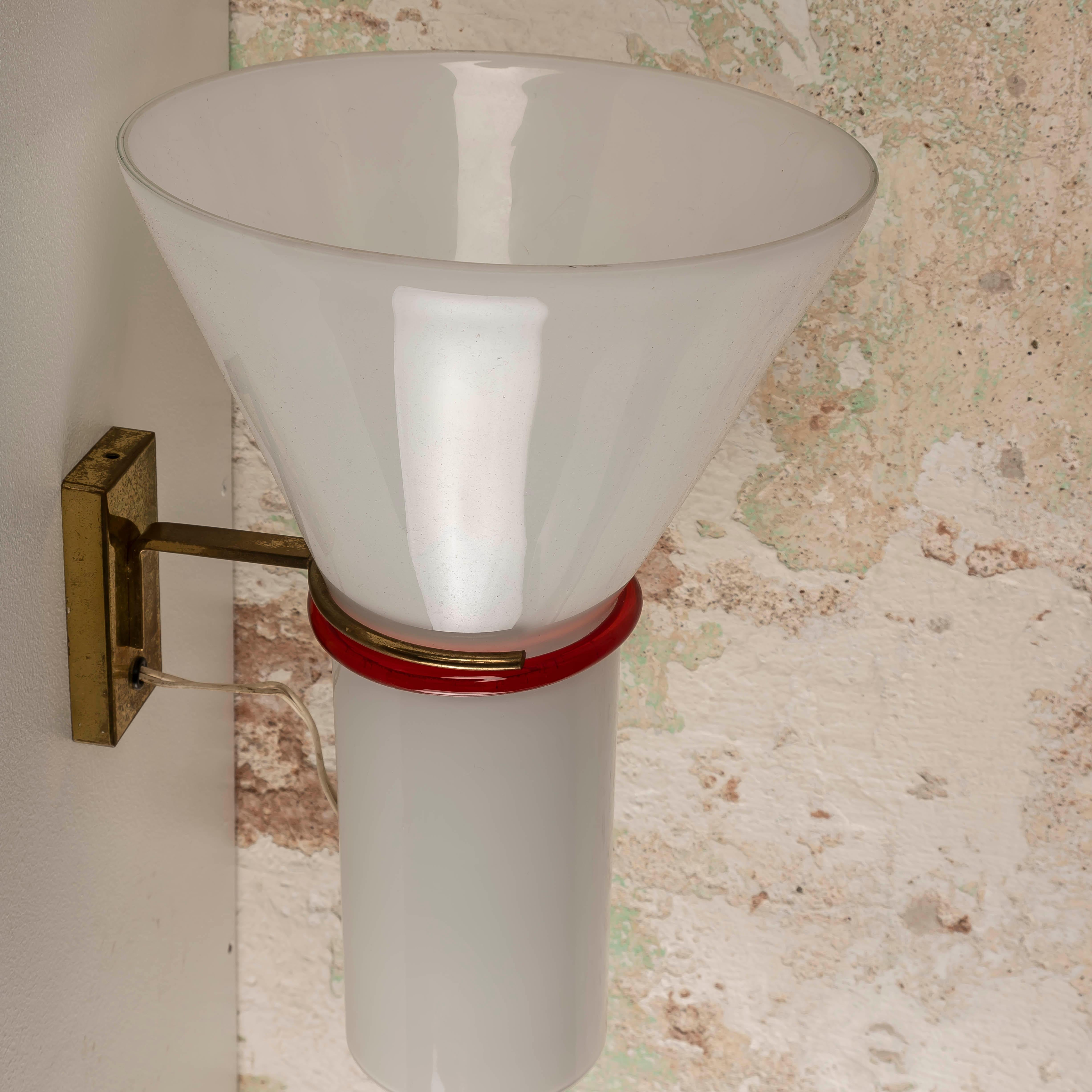 Lámpara de cristal de Murano y latón, Circa 1960s mediados del siglo XX en venta