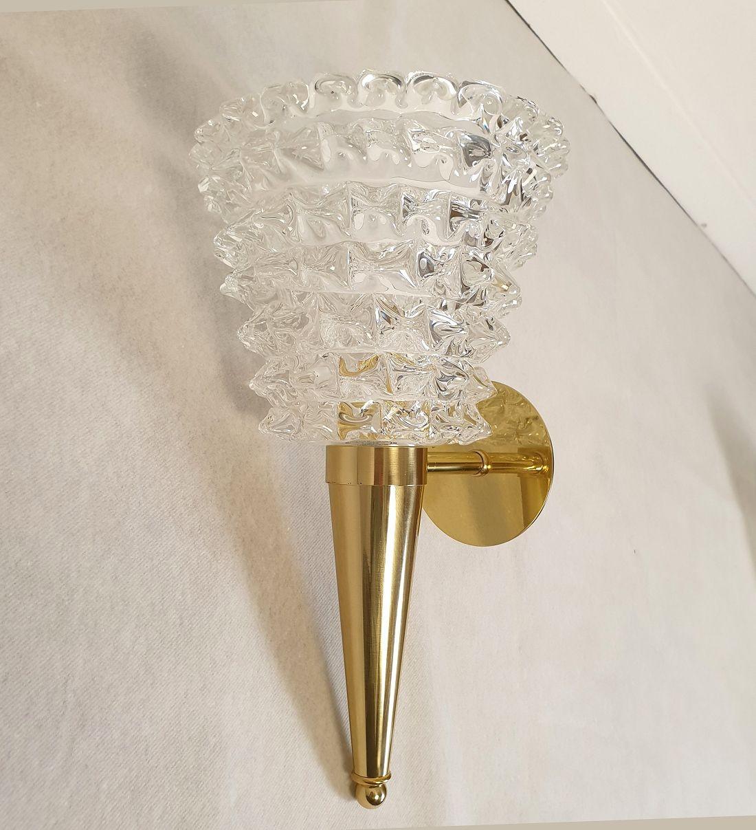 Apliques de cristal de Murano y latón - un par Moderno de mediados de siglo en venta