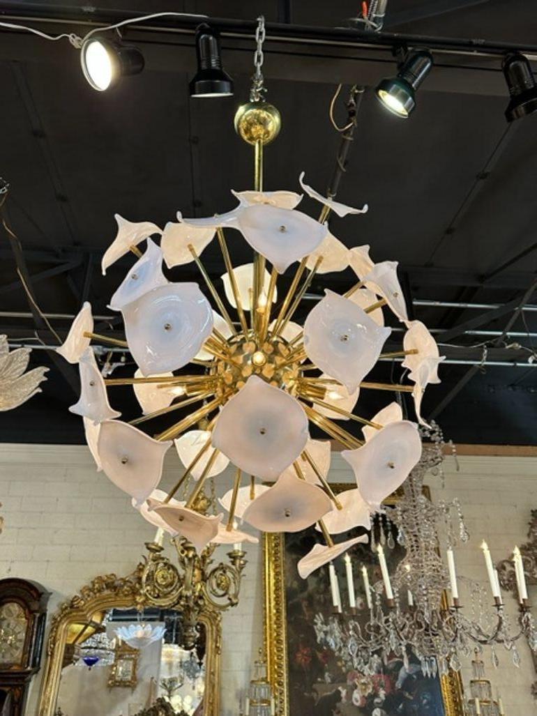 Murano Glass and Brass Sputnik Chandelier In Good Condition For Sale In Dallas, TX