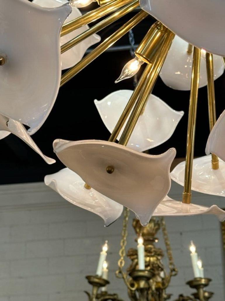 Ottone Lampadario Sputnik in vetro di Murano e ottone in vendita