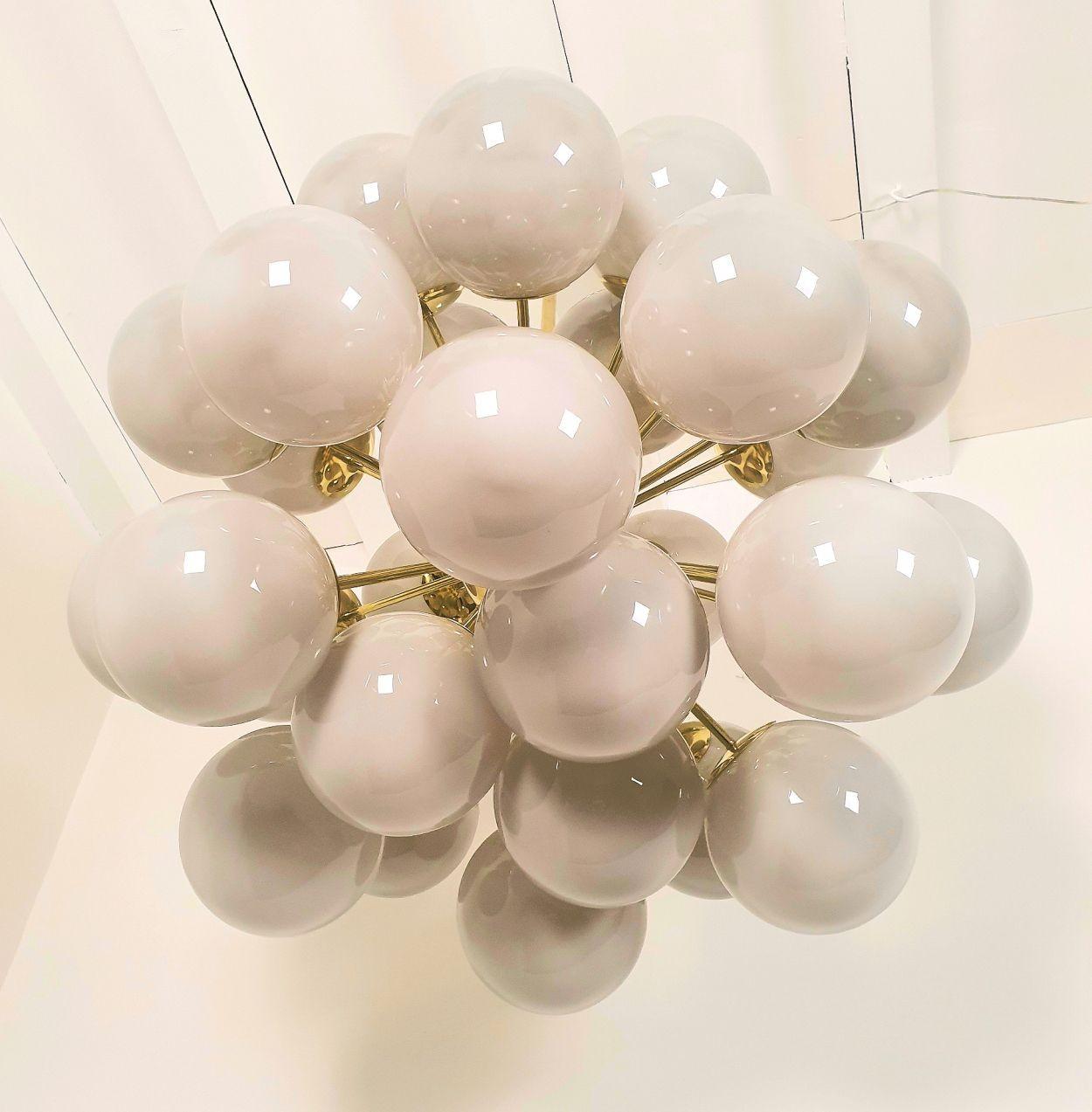 Late 20th Century Murano Glass and Brass Sputnik Chandelier - Italy For Sale