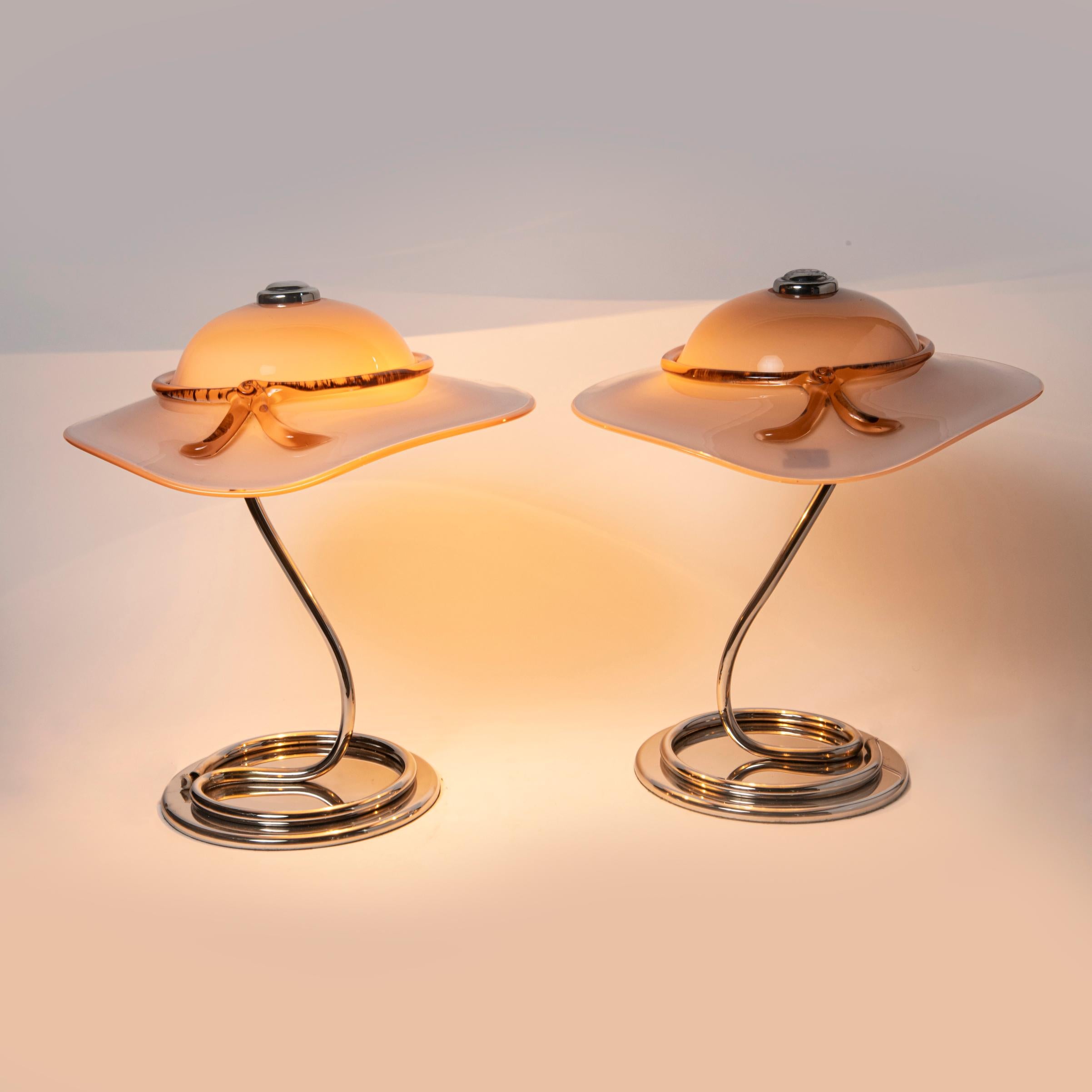 Mid-Century Modern Murano glass and chrome capeline table lamps. Italy, circa 1970. For Sale
