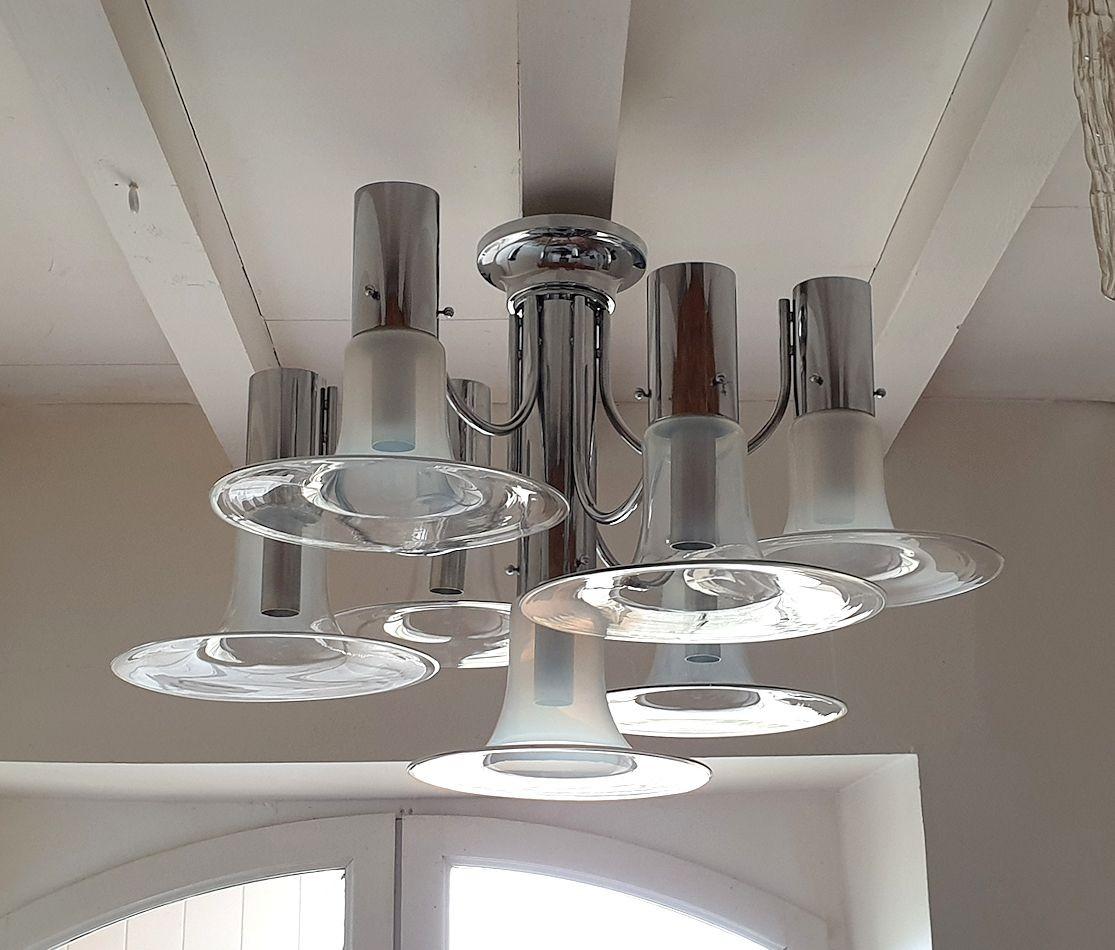 Italiano Lampadario in vetro di Murano e cromo in vendita