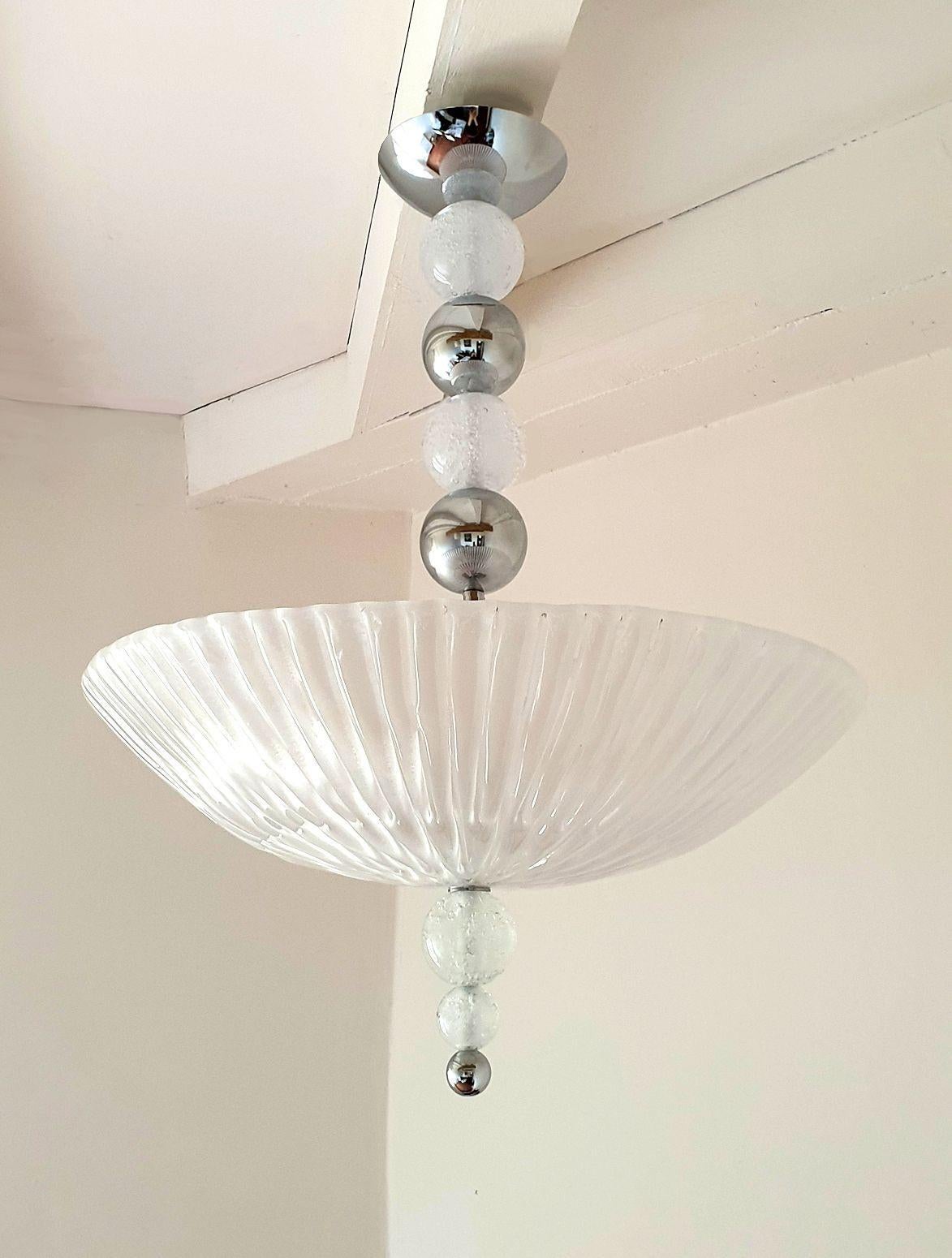Mid-Century Modern Murano glass and chrome chandeliers, attributed to Barovier and Toso, Italy, 1970s.
Two chandeliers available - a pair.
Priced and sold individually.
To inquire about the pair, select 2 items.
The vintage Modern style chandeliers