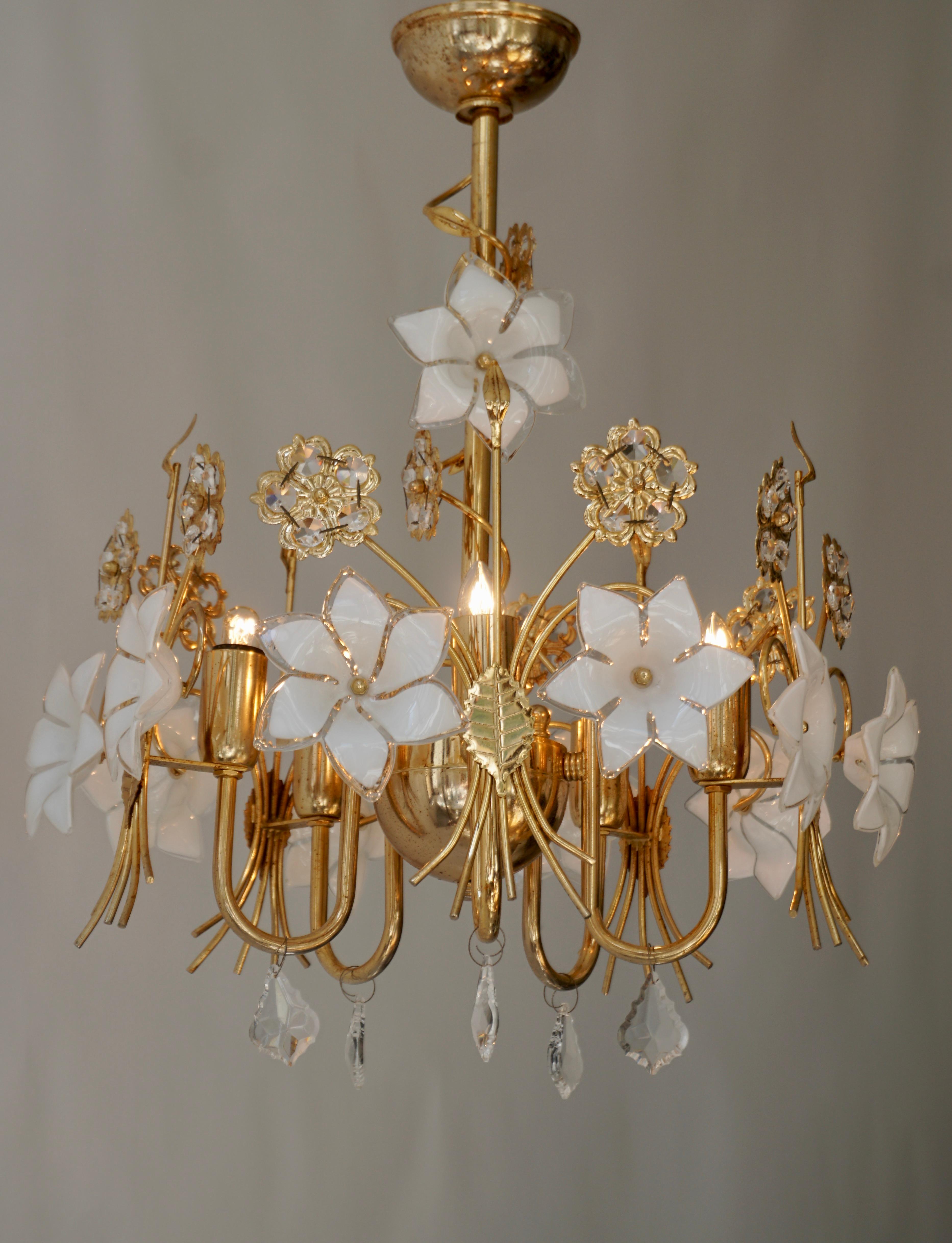 Italian Murano Glass and Crystal Chandelier with White Flowers  For Sale
