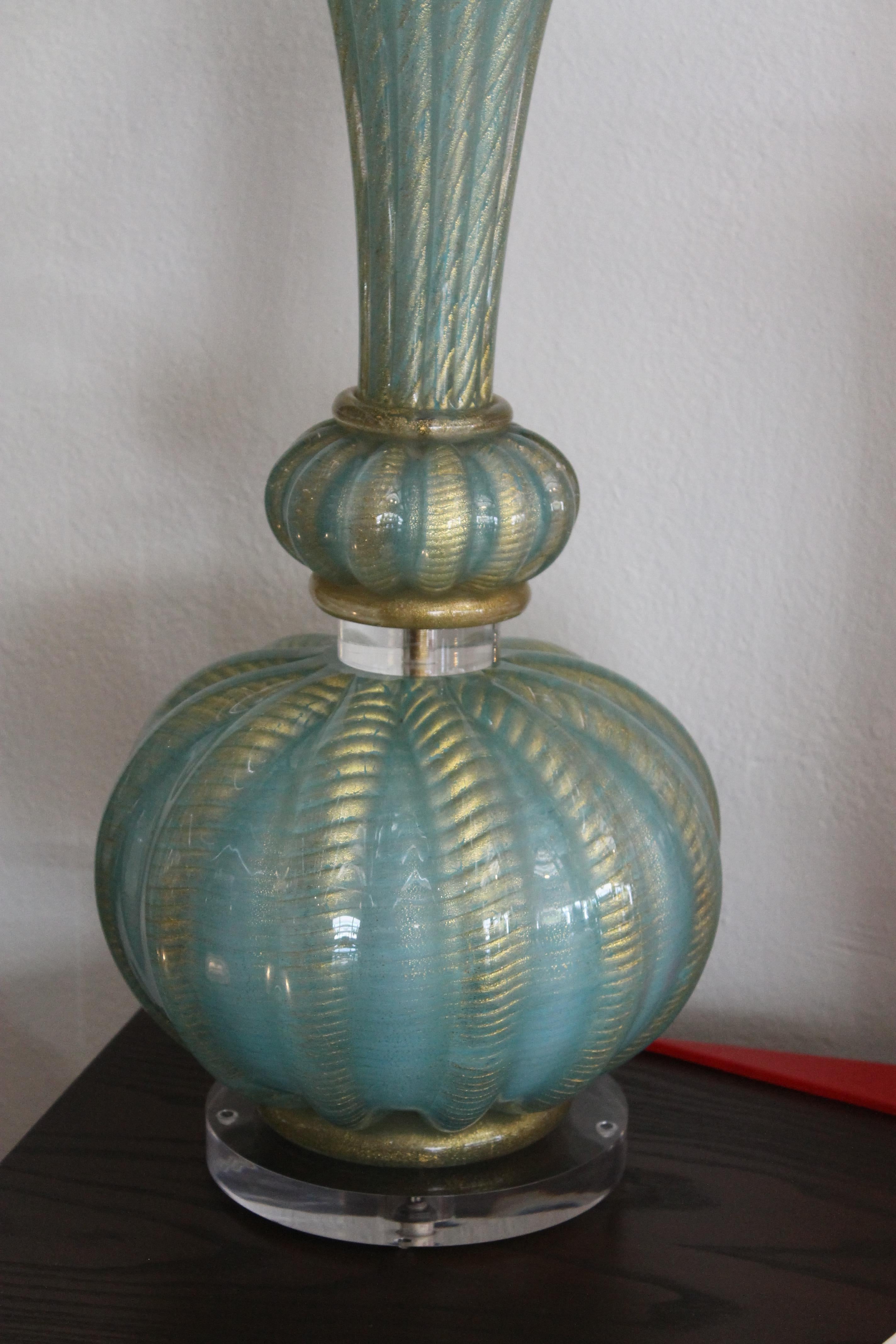 Italian Murano Glass and Lucite Table Lamp Attrib. to Barovier & Toso For Sale