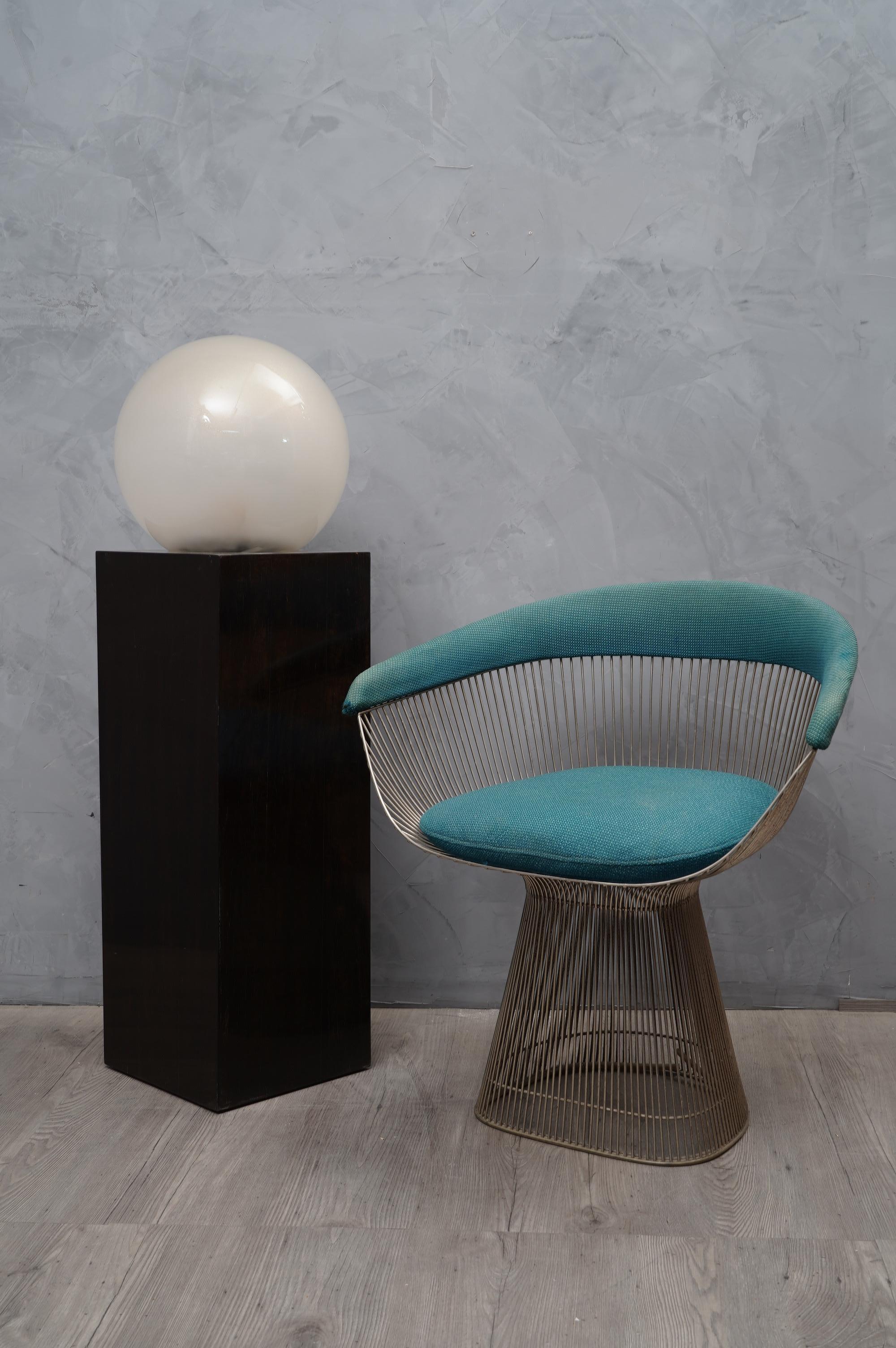 Stunning and unique of floor lamp, with a linear but super-elegant design also due to the use of very precious materials such as Murano glass and ebony / macassar wood.

The table lamps are composed by a large glass spheres positioned on height wood
