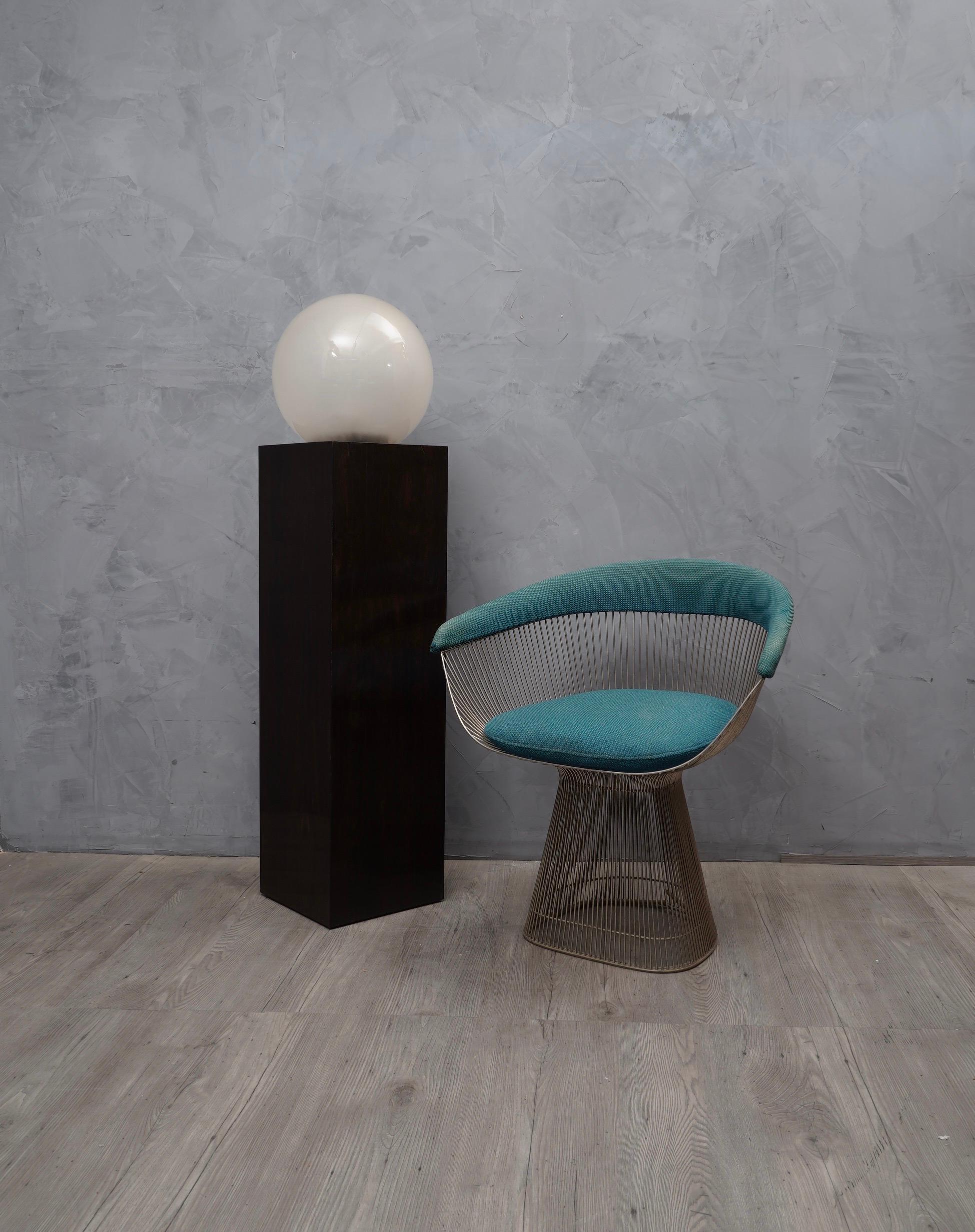 Stunning and unique of floor lamp, with a linear but super-elegant design also due to the use of very precious materials such as Murano glass and ebony / macassar wood.

The table lamps are composed by a large glass spheres positioned on height