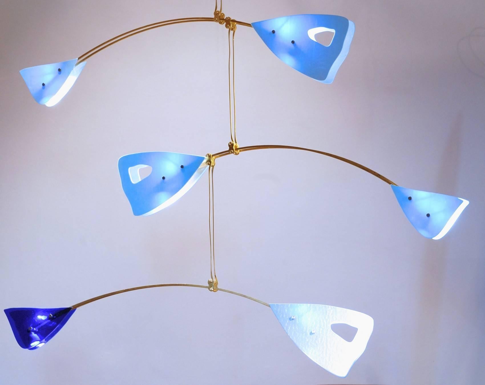 CINETICO Mobile-Kronleuchter aus Muranoglas und massivem Messing mit Himmelblauen Glaselementen im Angebot 10