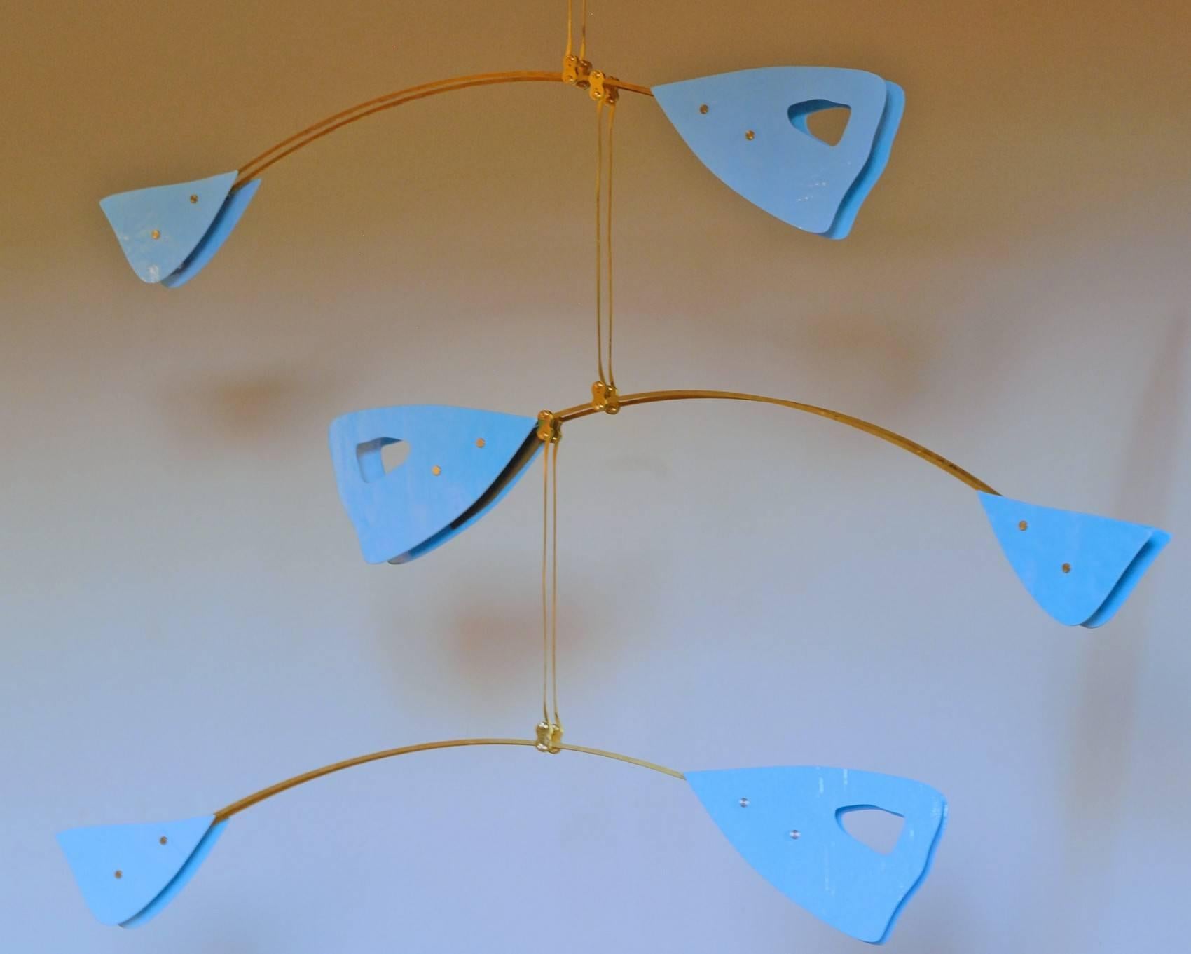 CINETICO Mobile-Kronleuchter aus Muranoglas und massivem Messing mit Himmelblauen Glaselementen (Metall) im Angebot