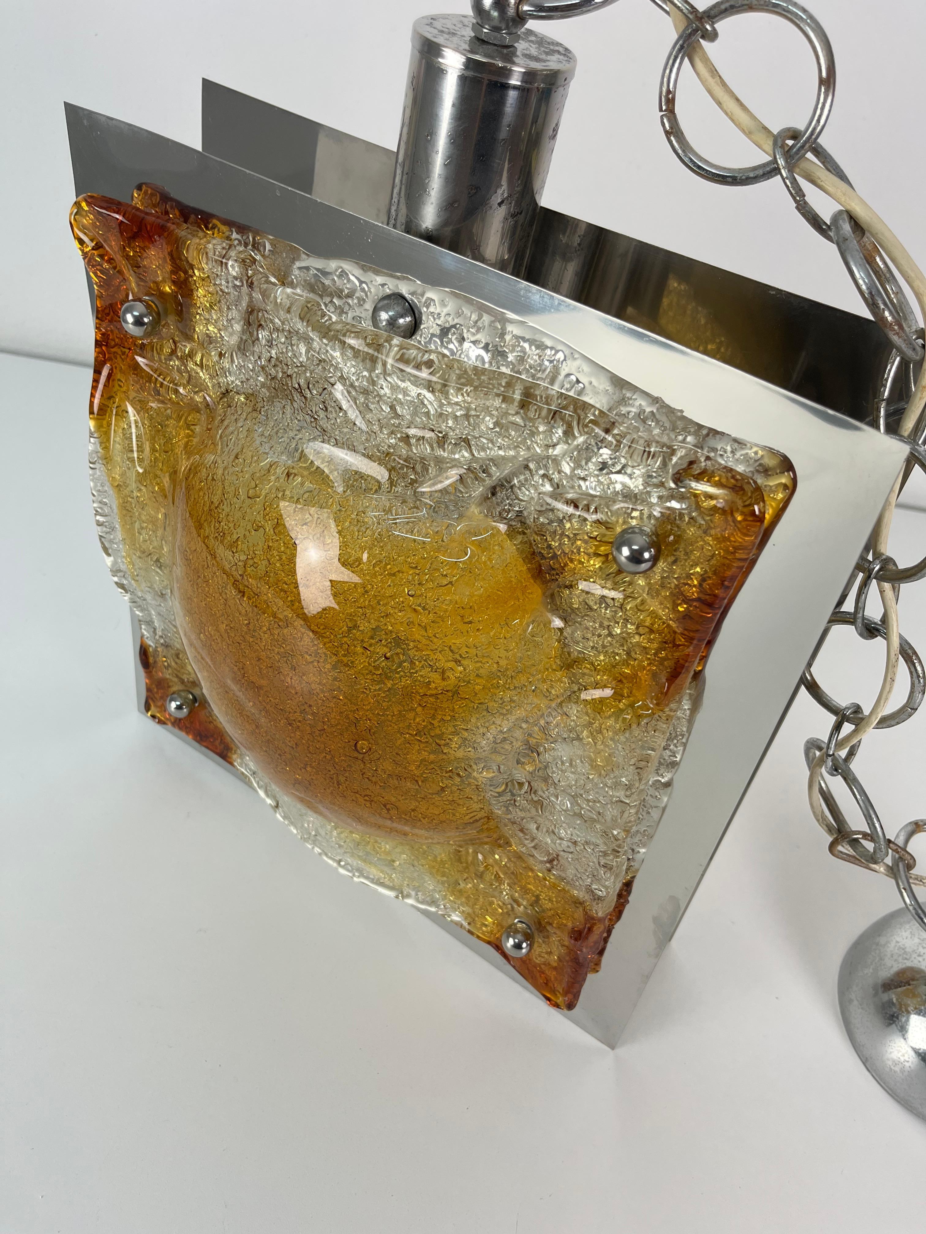 Italiano Lampadario in vetro di Murano e acciaio attribuito a Toni Zuccheri per Mazzega, anni '60 in vendita