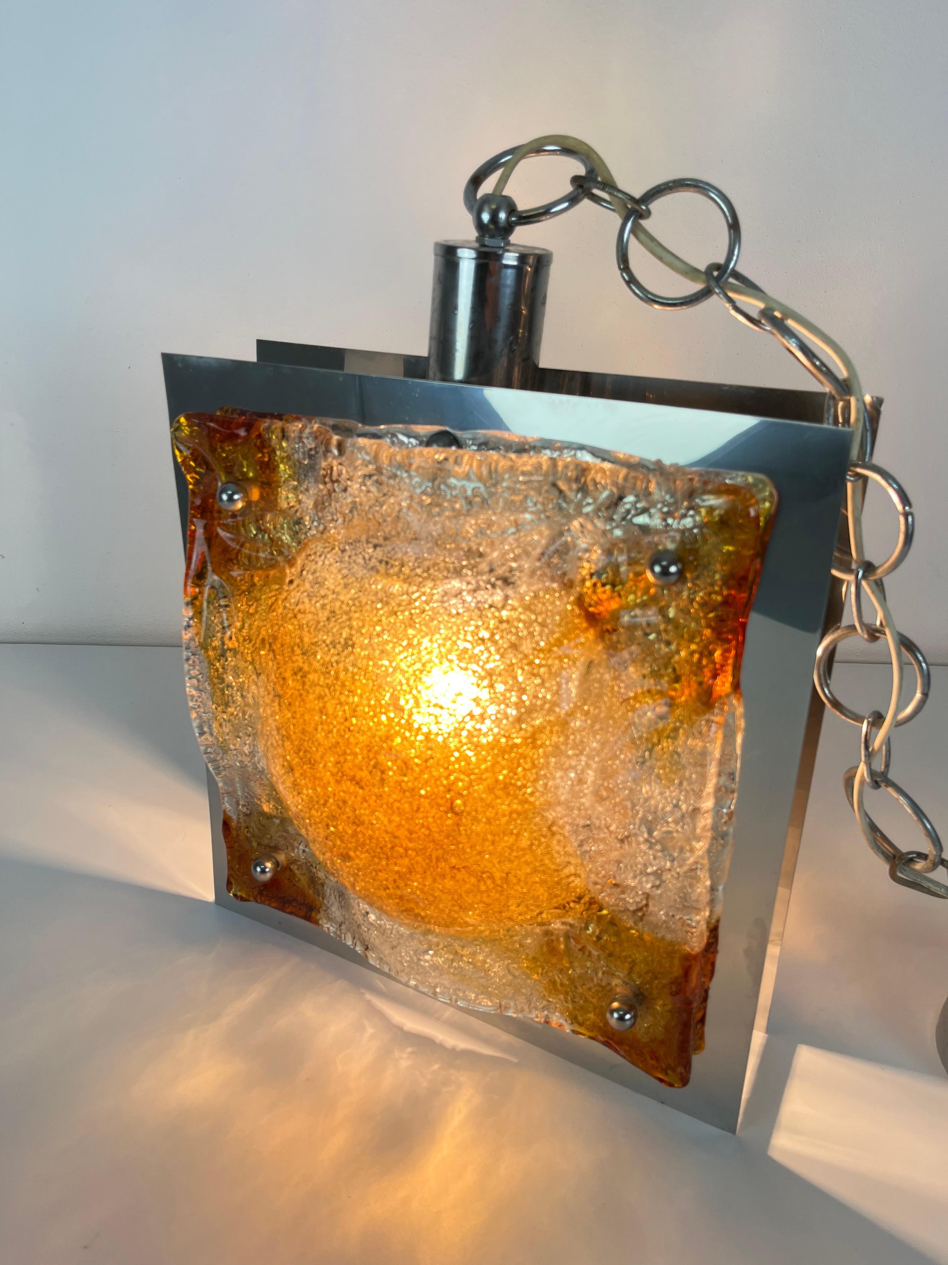 Metà XX secolo Lampadario in vetro di Murano e acciaio attribuito a Toni Zuccheri per Mazzega, anni '60 in vendita